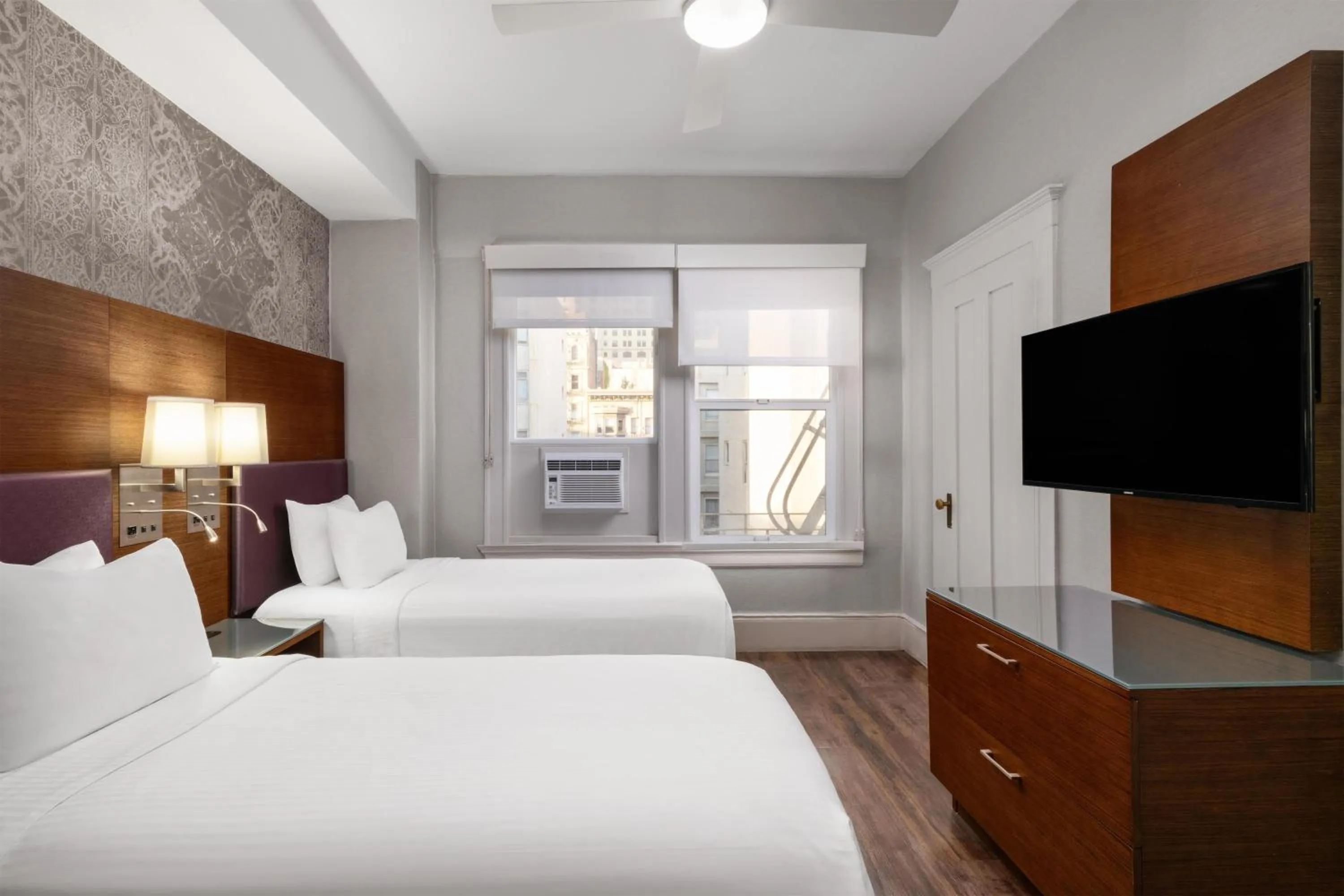 Bedroom, Bed in Cartwright Hotel Union Square - BW Premier Collection