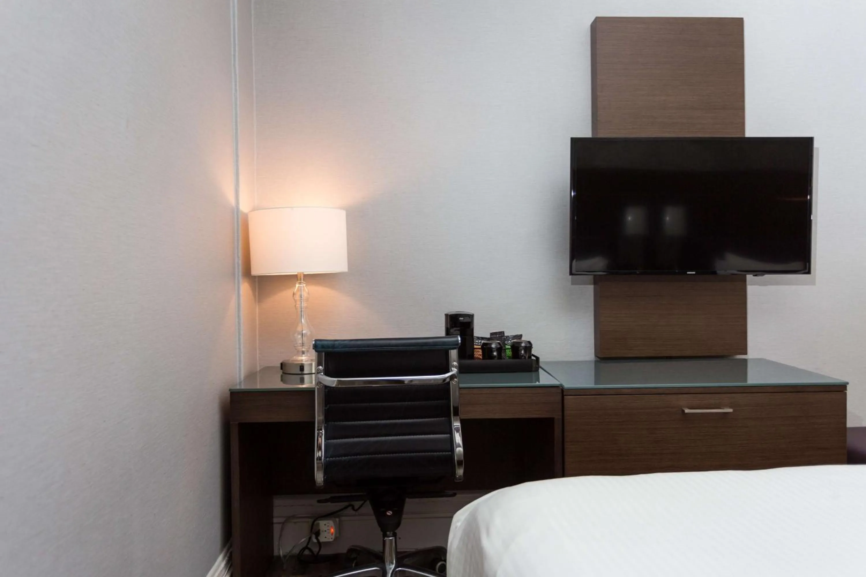 Bedroom, Bed in Cartwright Hotel Union Square - BW Premier Collection