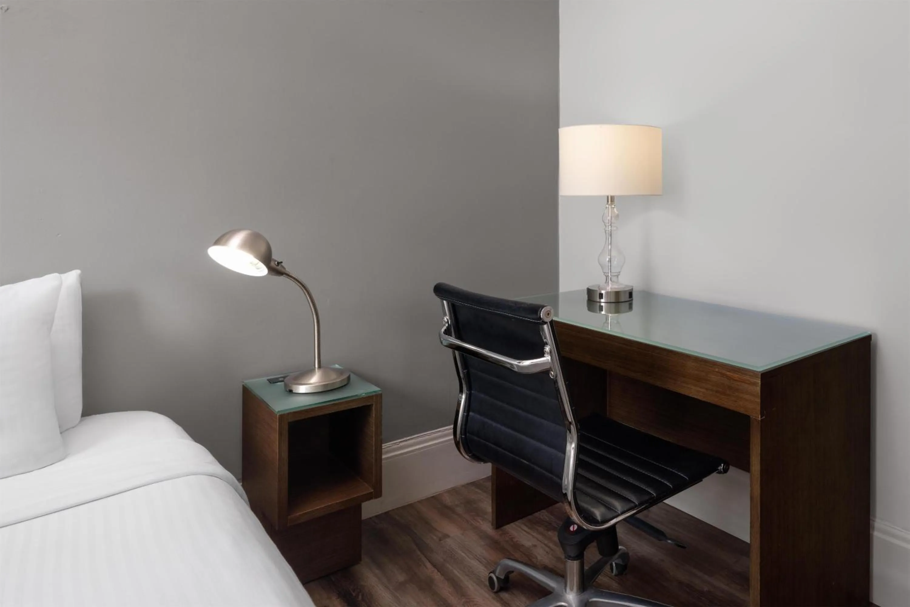 Bedroom, Bed in Cartwright Hotel Union Square - BW Premier Collection