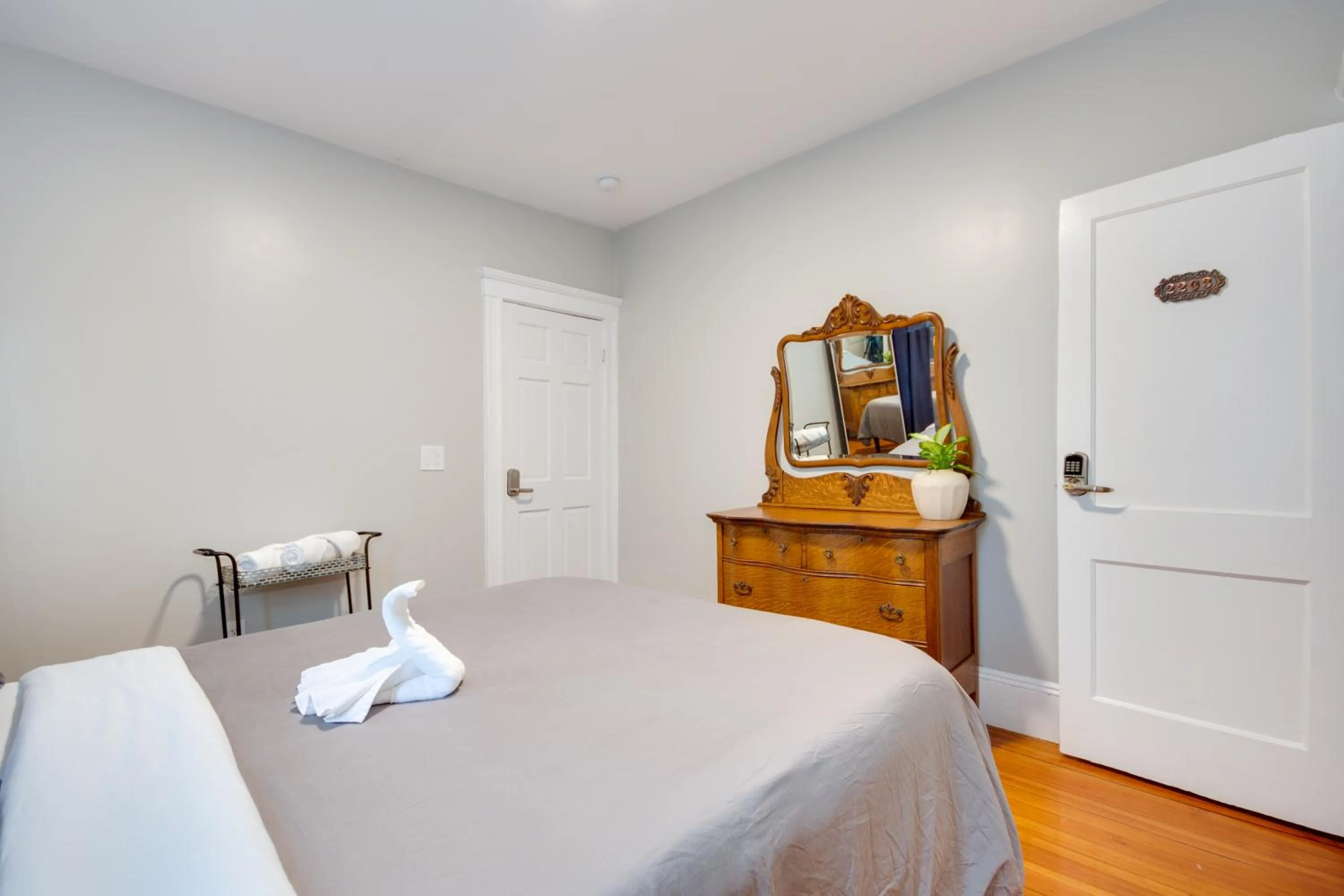 Bed in Boston Queen Bedroom
