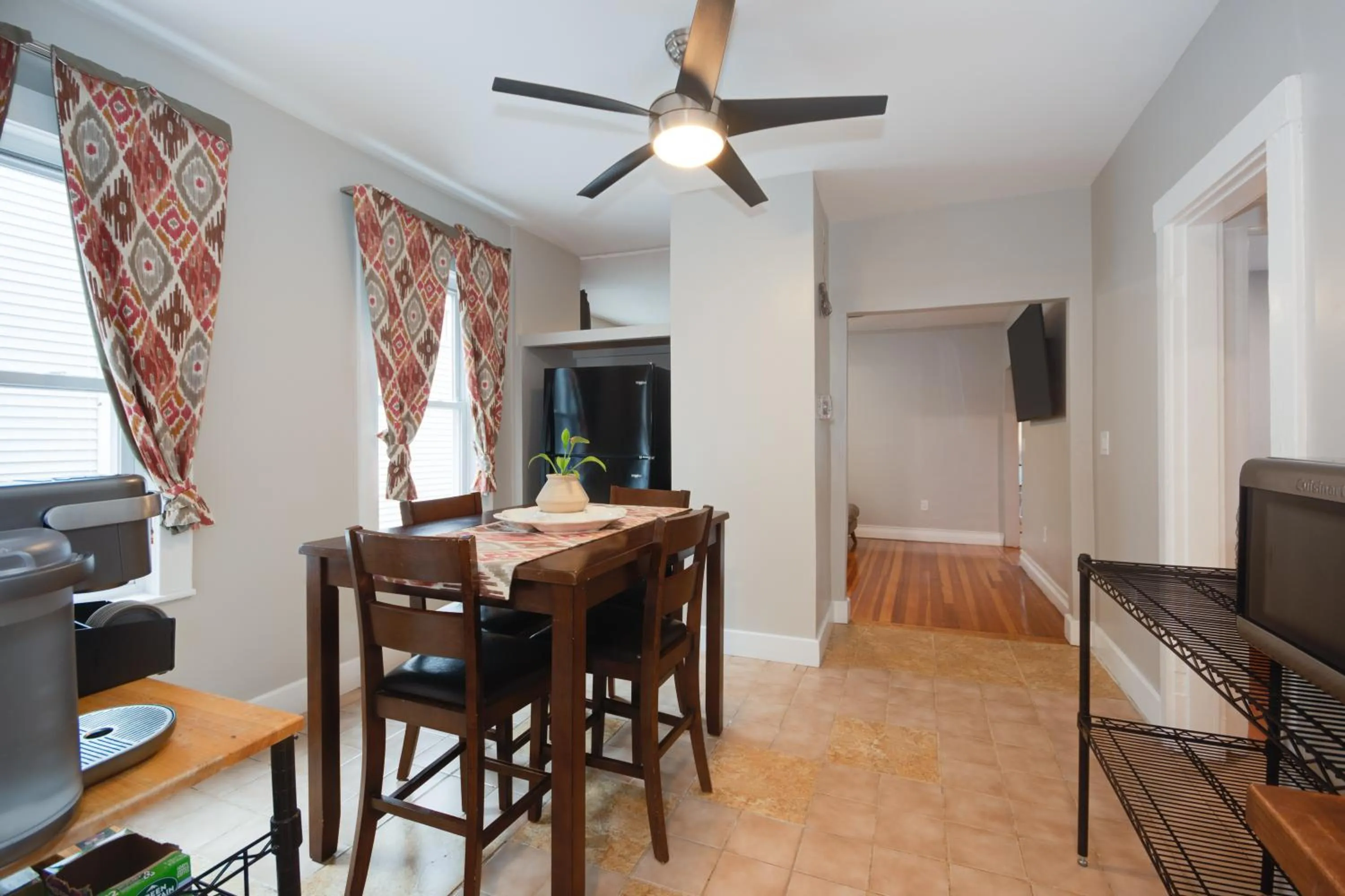 Kitchen or kitchenette in Boston Queen Bedroom
