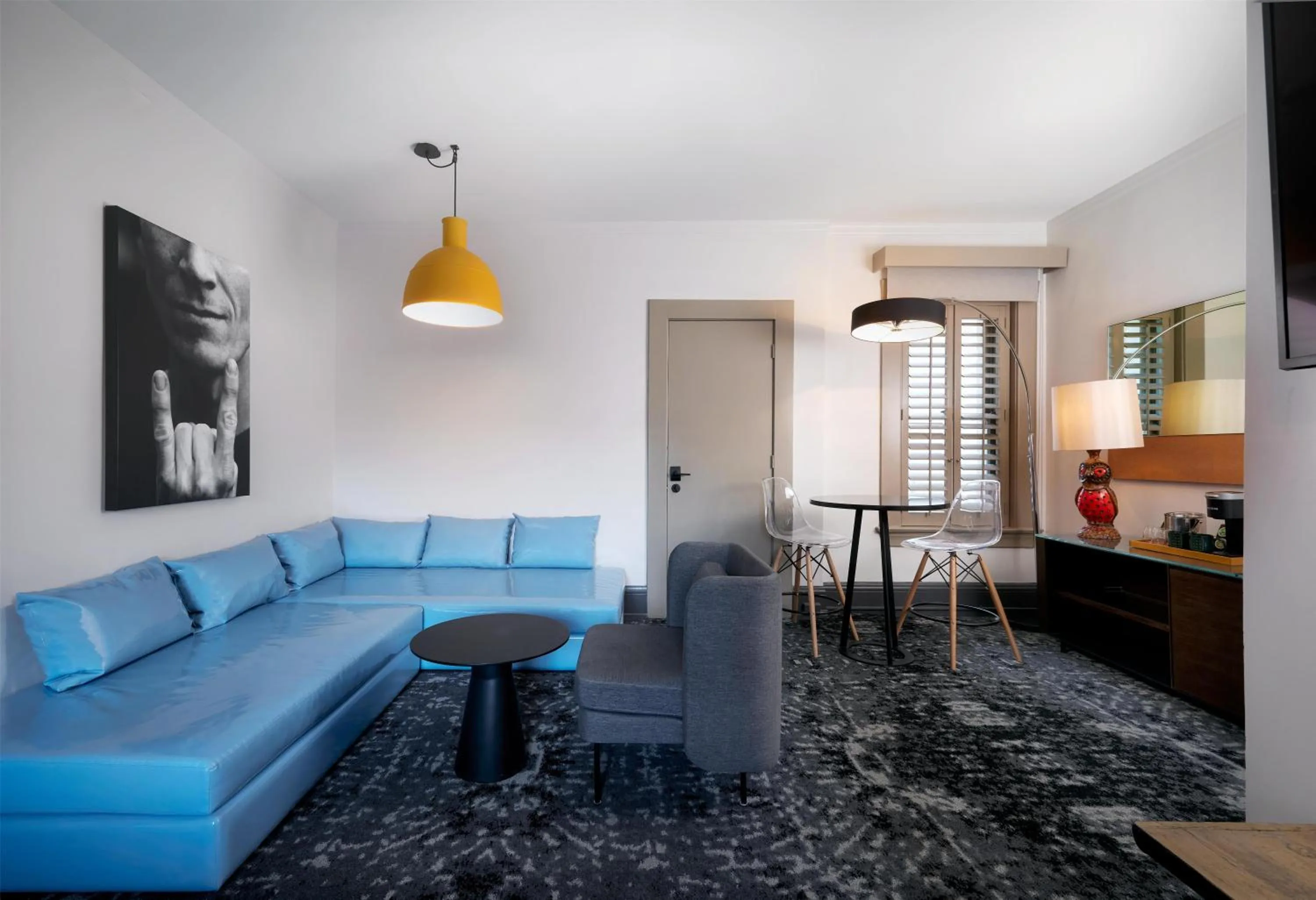 Living room in The Barnes San Francisco, Tapestry Collection by Hilton