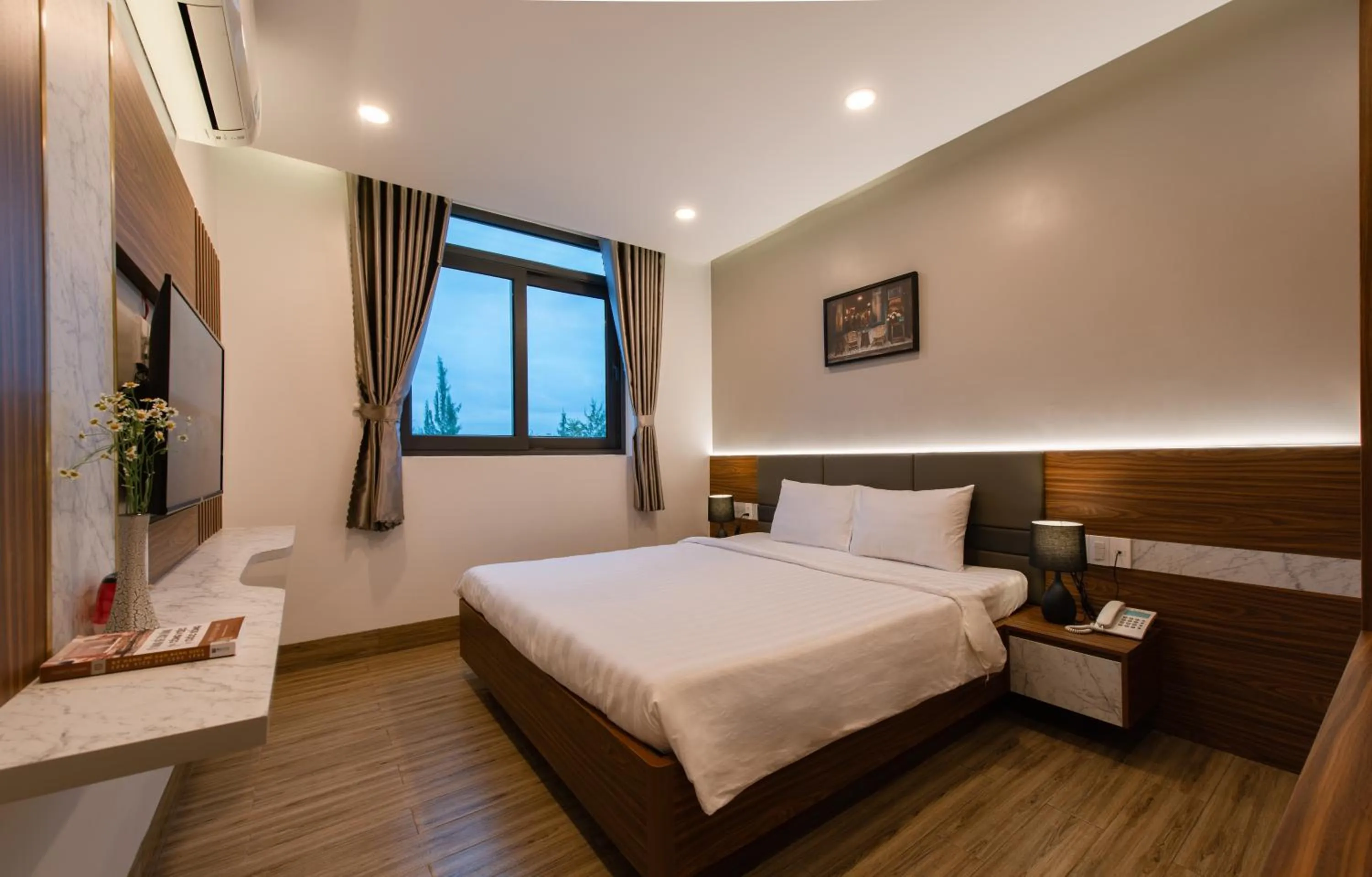 Bed in West Lake Hotel - Near Bai Dai Beach