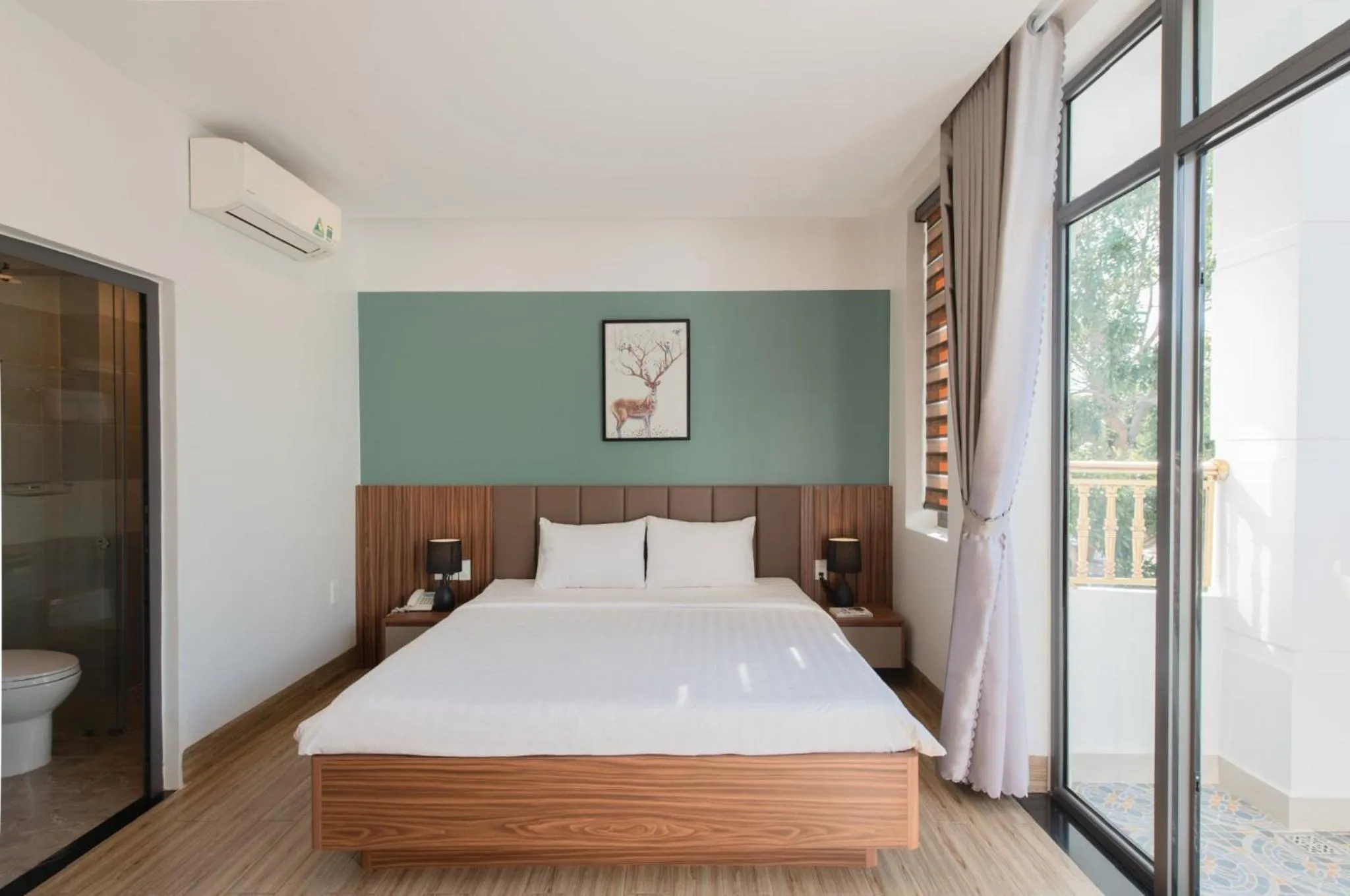 Bed in West Lake Hotel - Near Bai Dai Beach