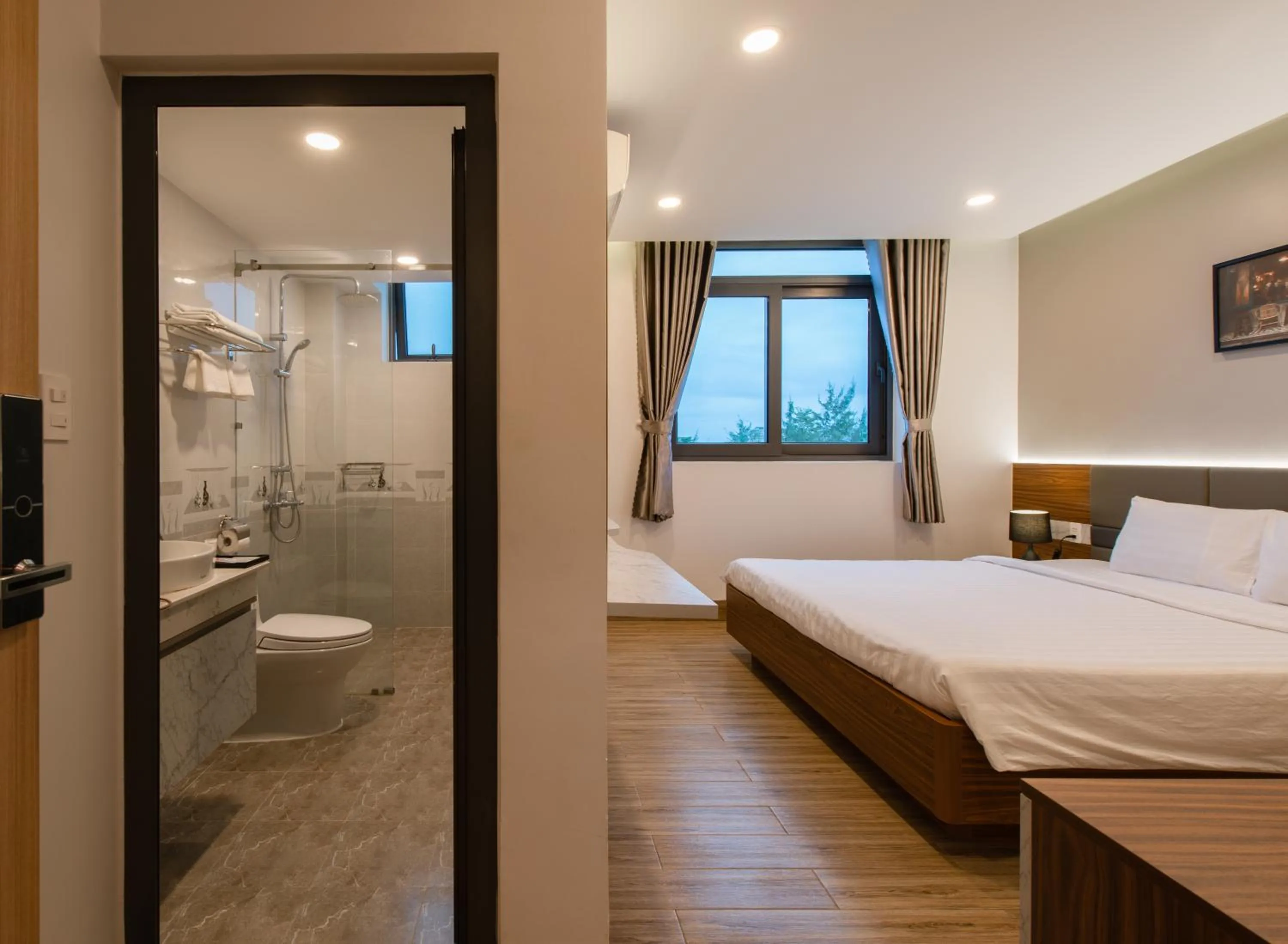 Shower, Bed in West Lake Hotel - Near Bai Dai Beach