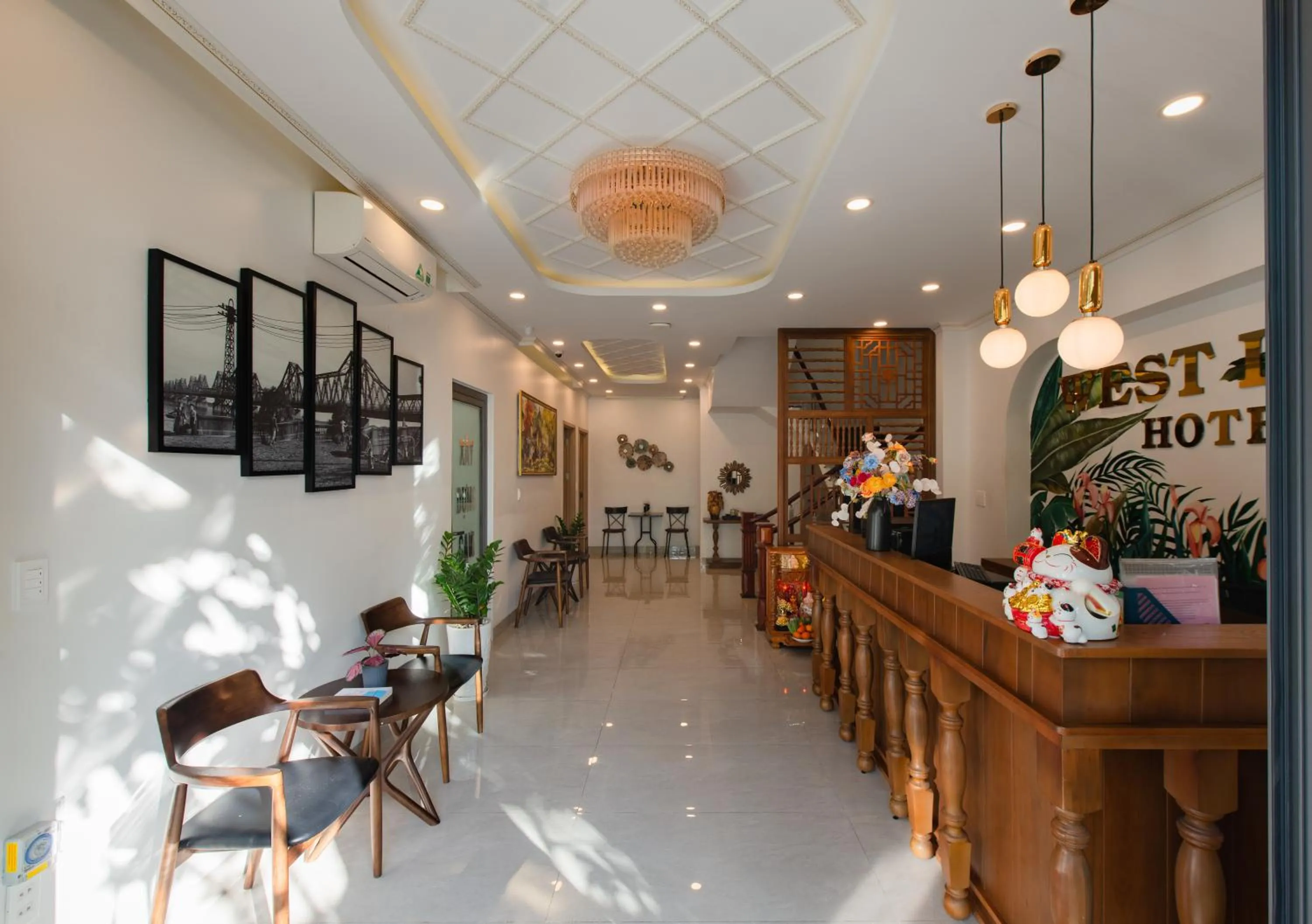 Communal lounge/ TV room in West Lake Hotel - Near Bai Dai Beach