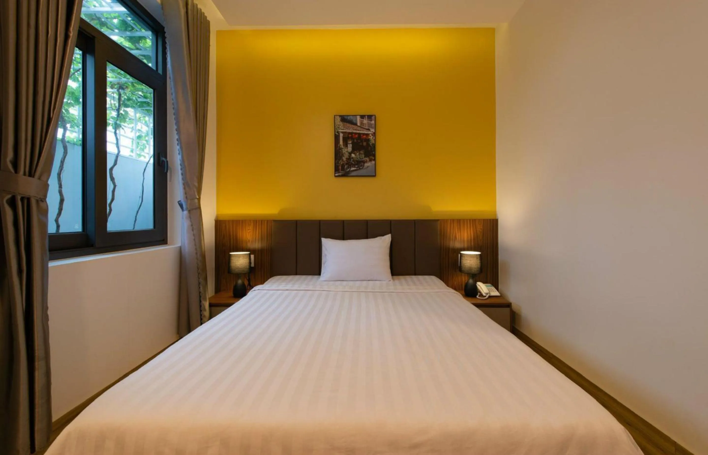 Bed in West Lake Hotel - Near Bai Dai Beach