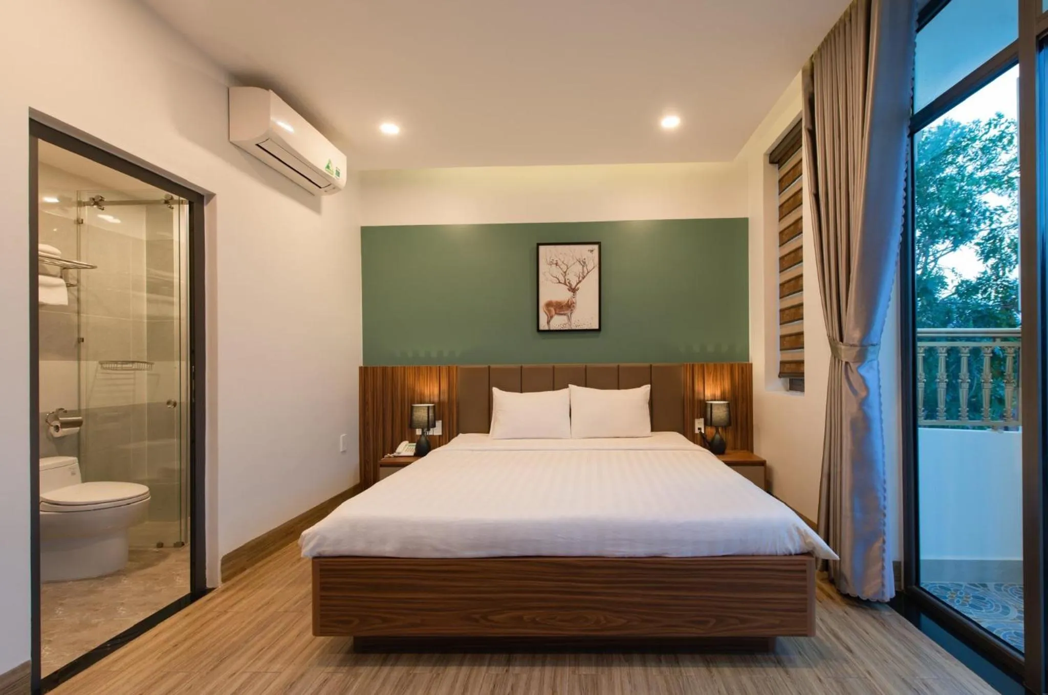 Bed in West Lake Hotel - Near Bai Dai Beach