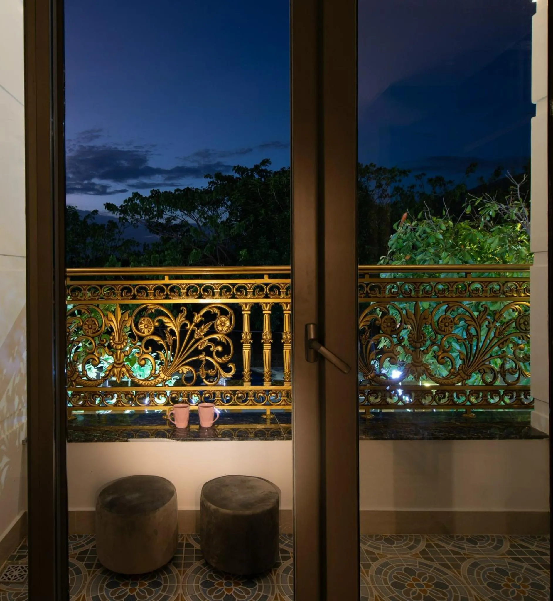 Night in West Lake Hotel - Near Bai Dai Beach