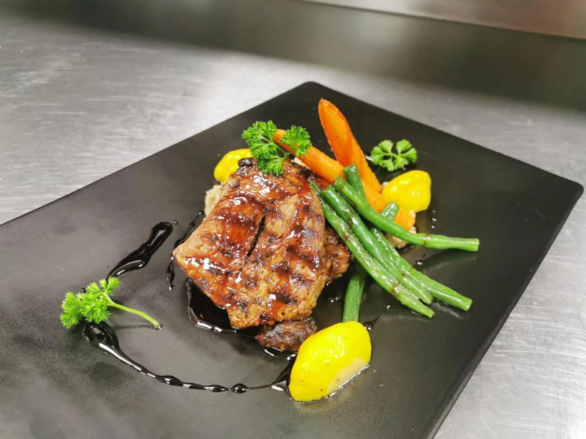 Food and drinks in Abelana River Lodge