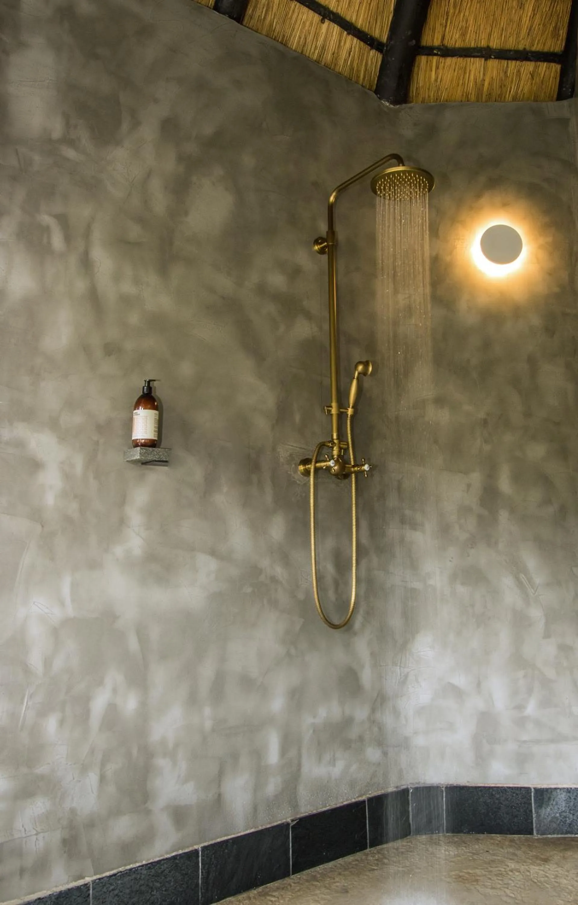 Shower in Abelana River Lodge