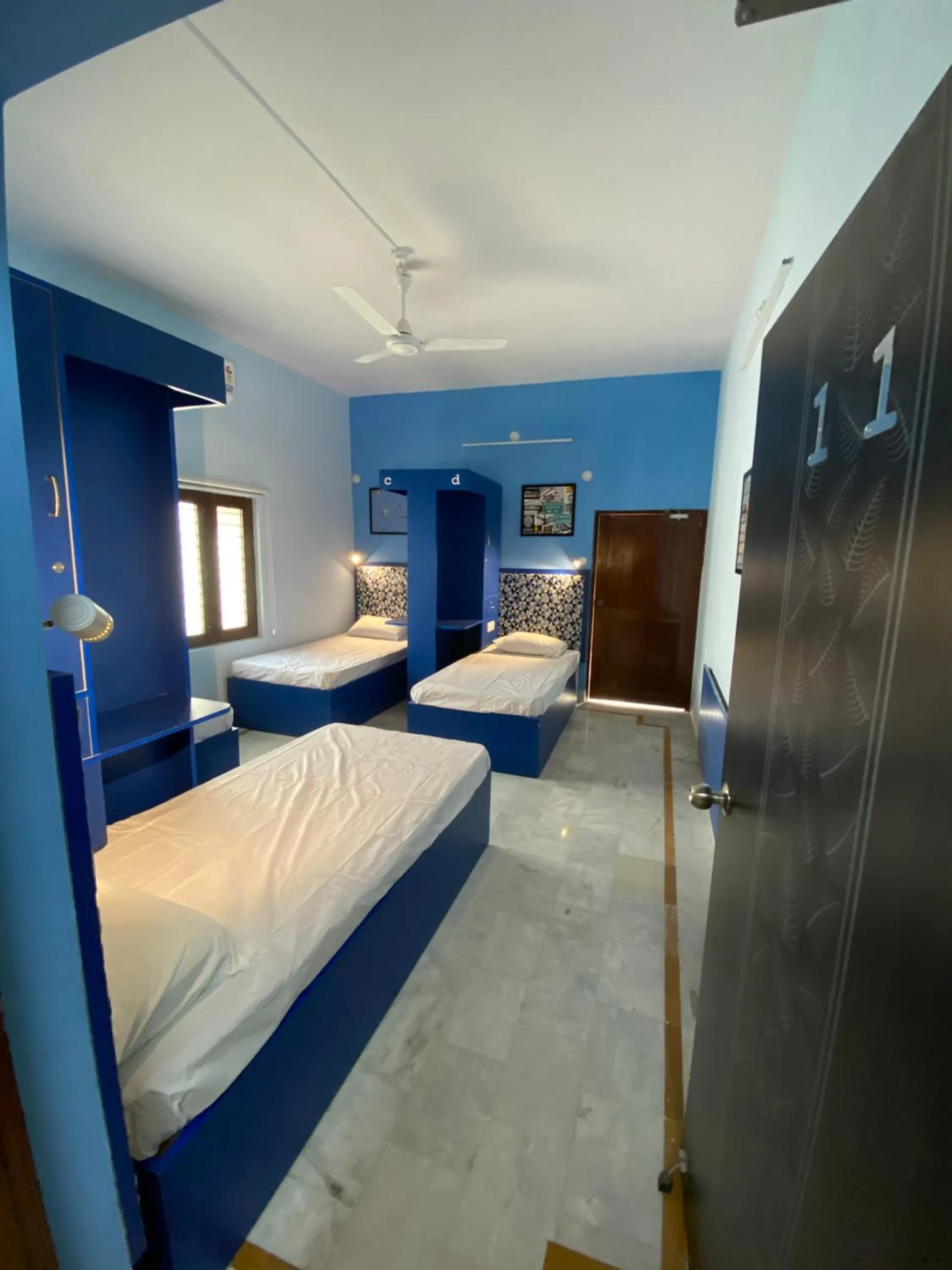 Photo of the whole room, Bed in Backpackers Den