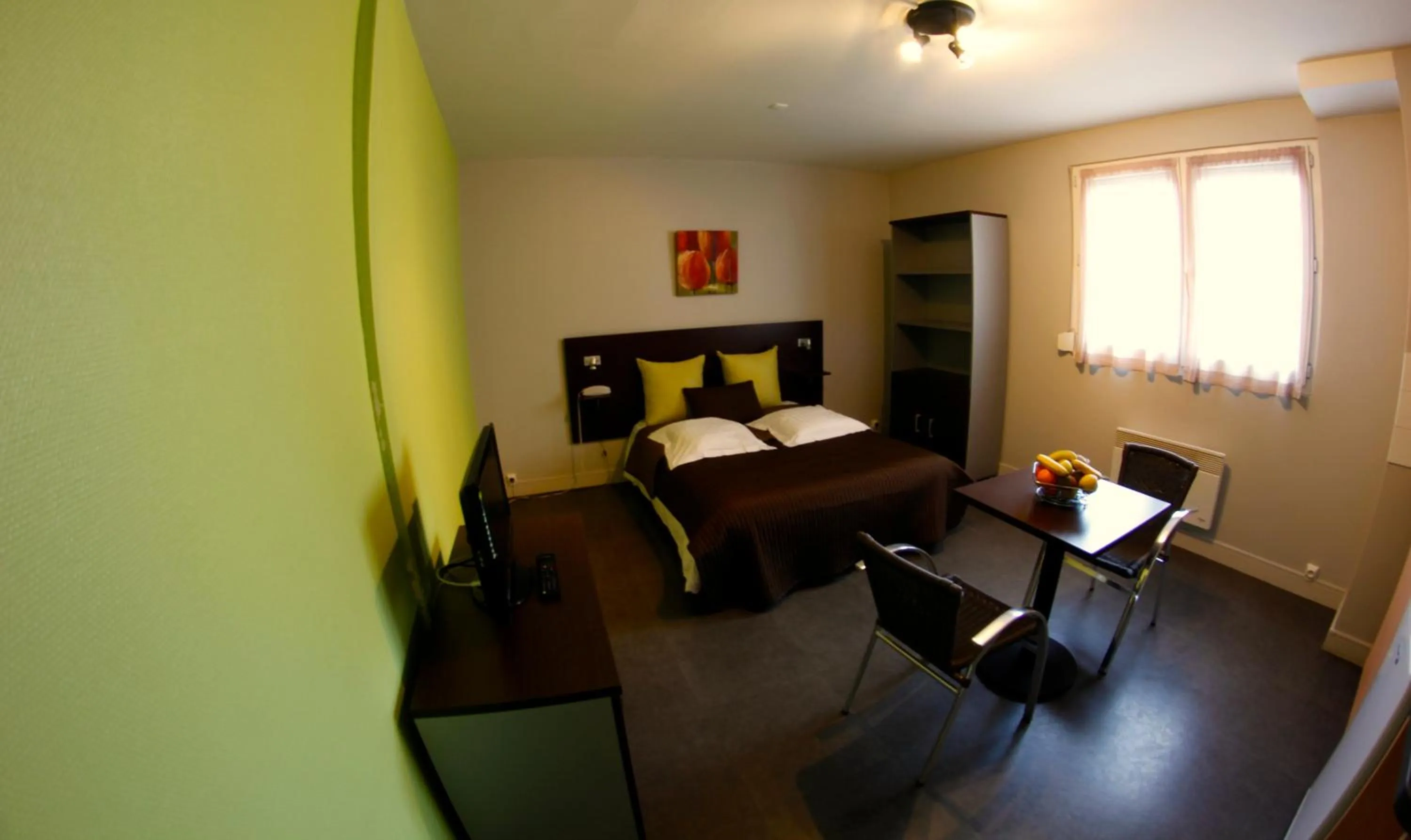 Photo of the whole room, Bed in Appart'hotel Les Palatines