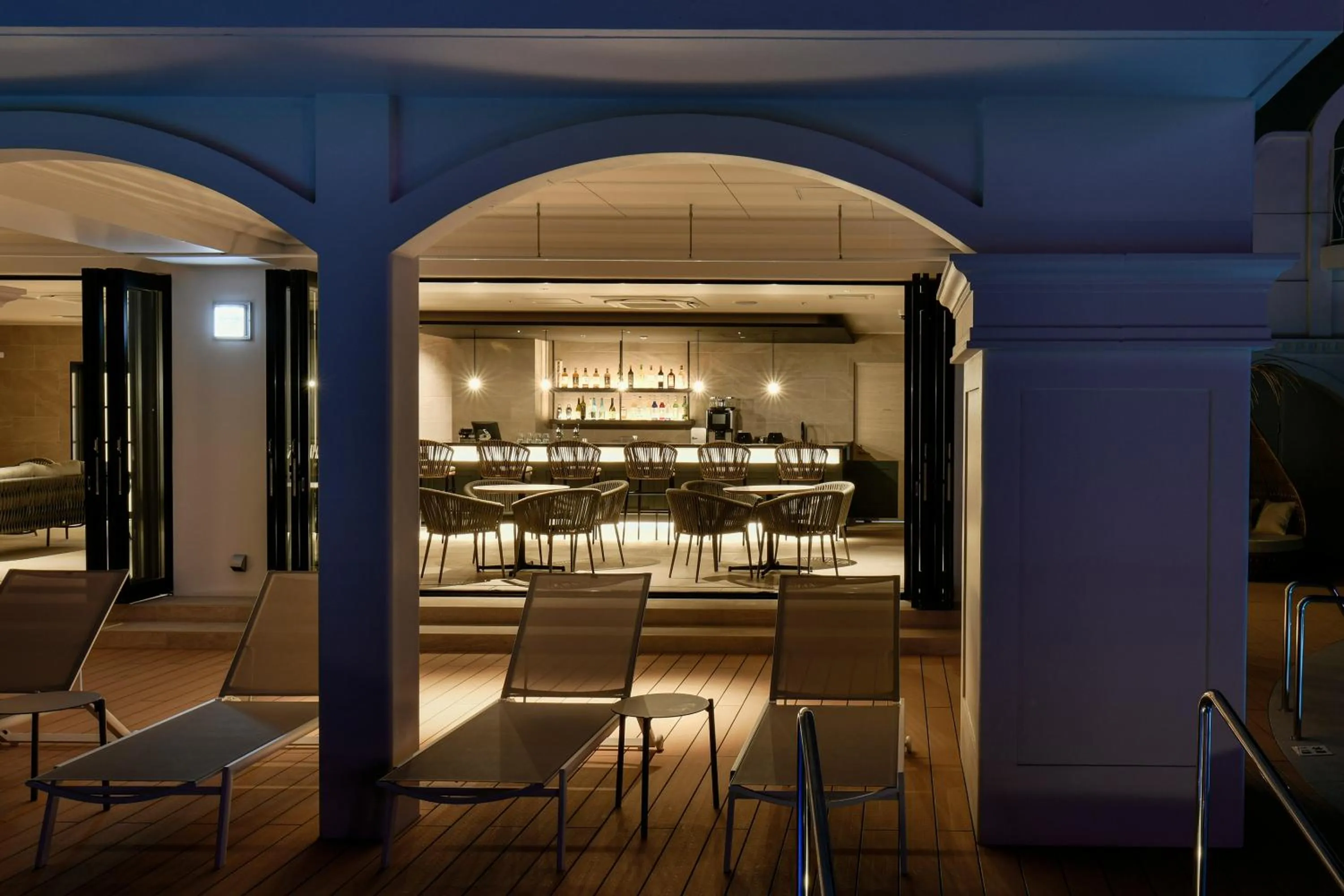 Lounge or bar in Lequ Okinawa Chatan Spa ＆ Resort