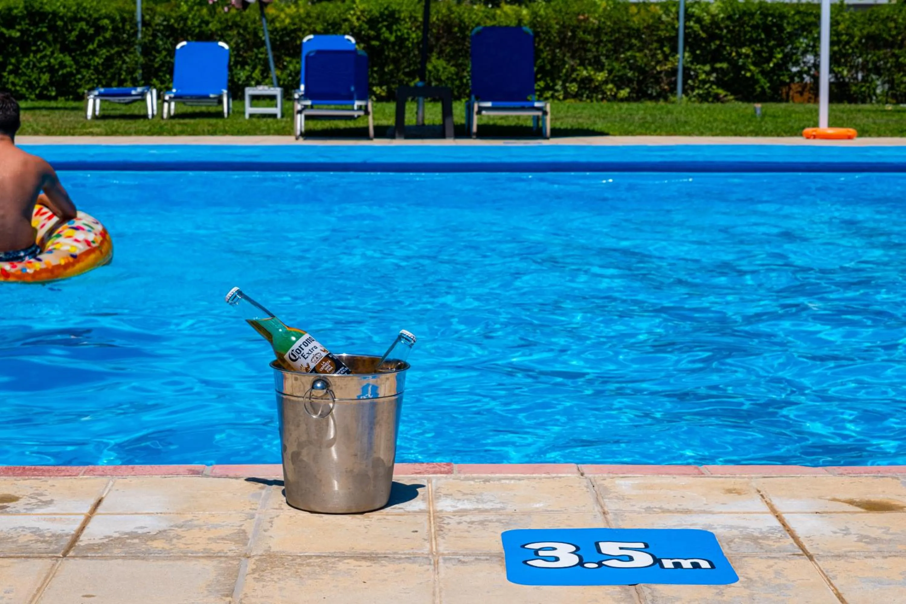 Swimming pool in Tsamadanis Hotel & Bungalows Friends Family