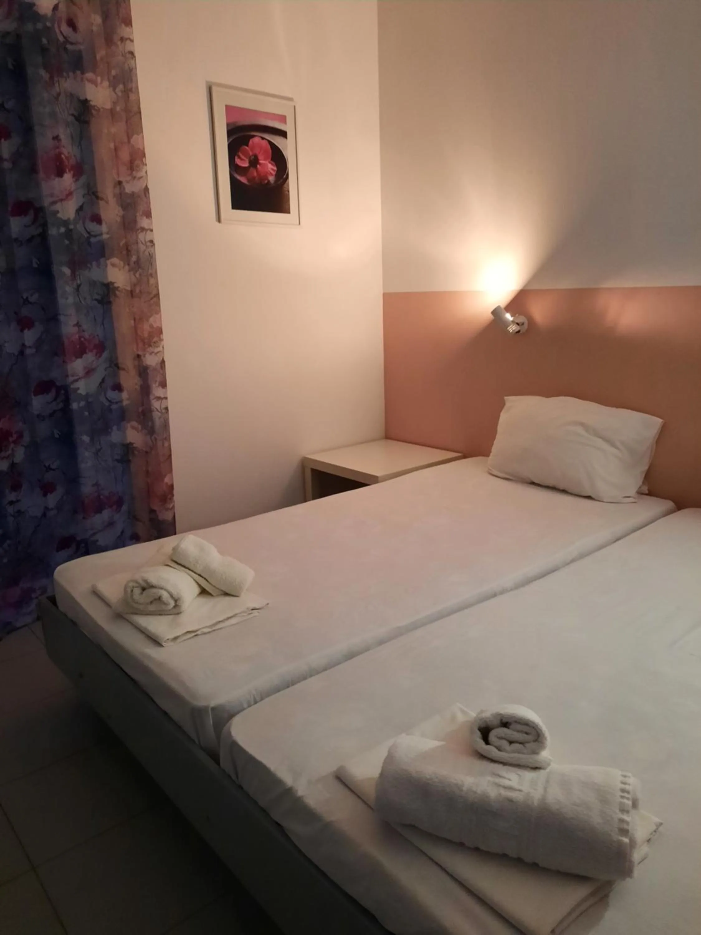 Bed in Tsamadanis Hotel & Bungalows Friends Family