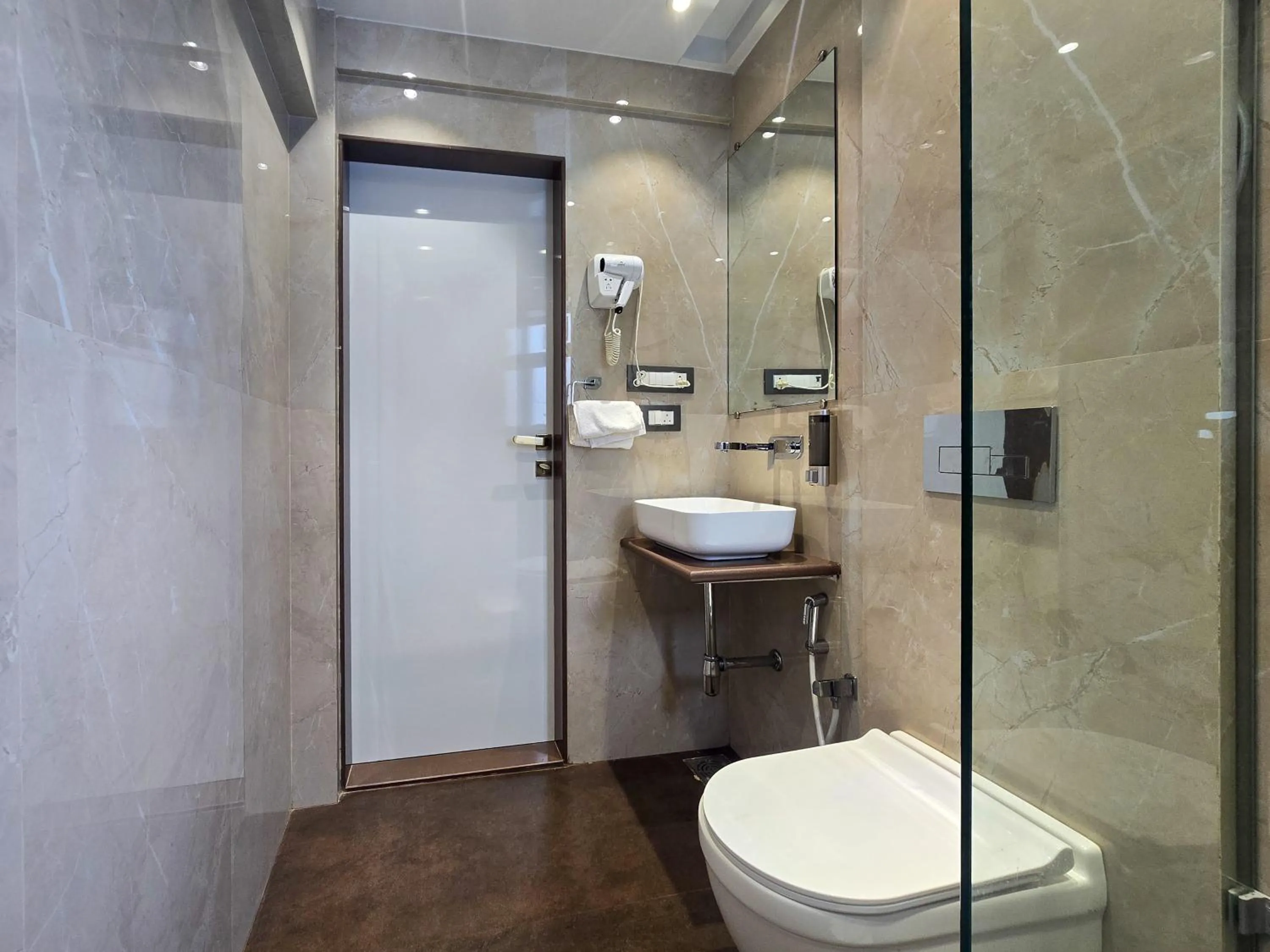 Toilet in Hotel Kalpana Palace, Mumbai