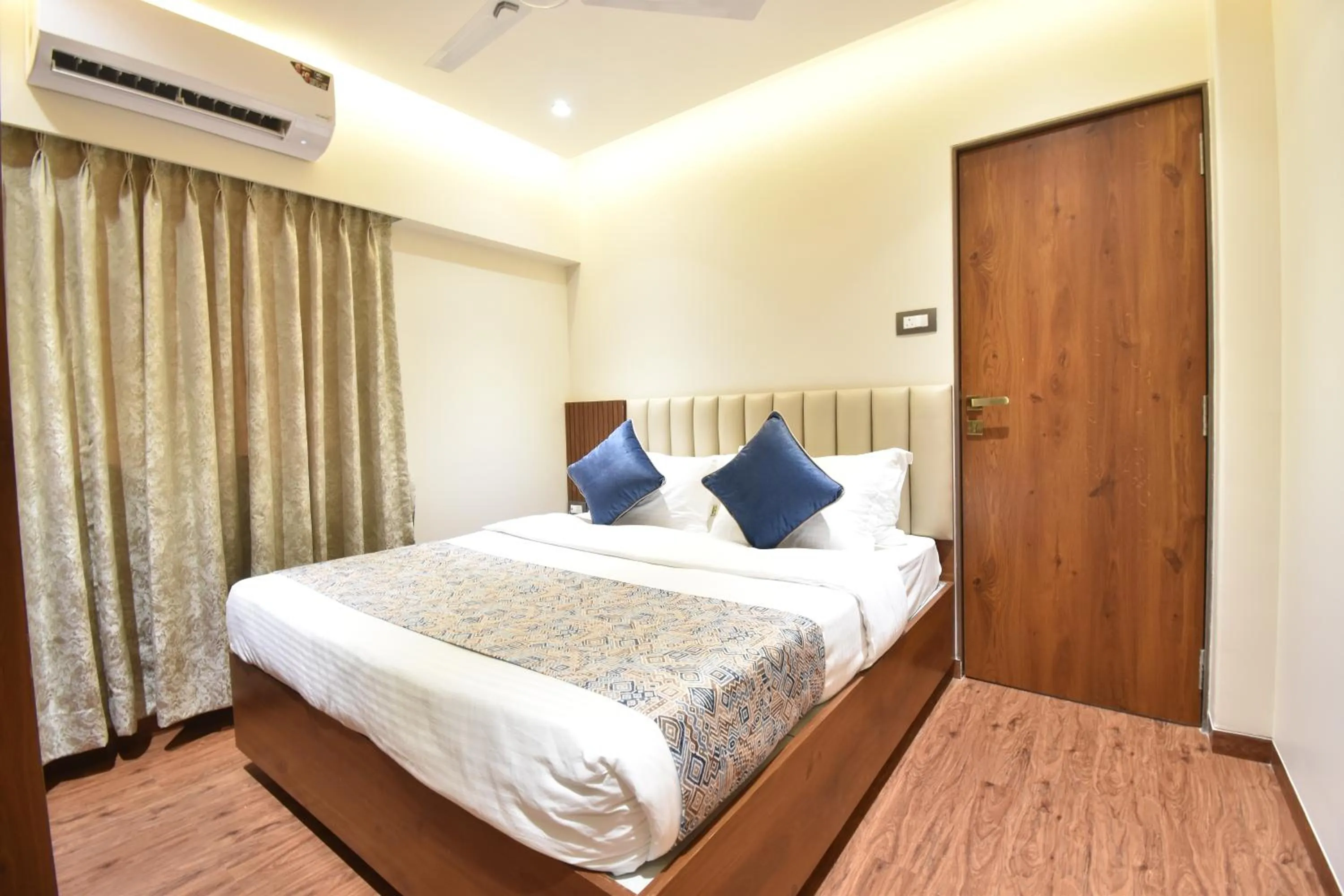 Superior Double Room in Hotel Kalpana Palace, Mumbai