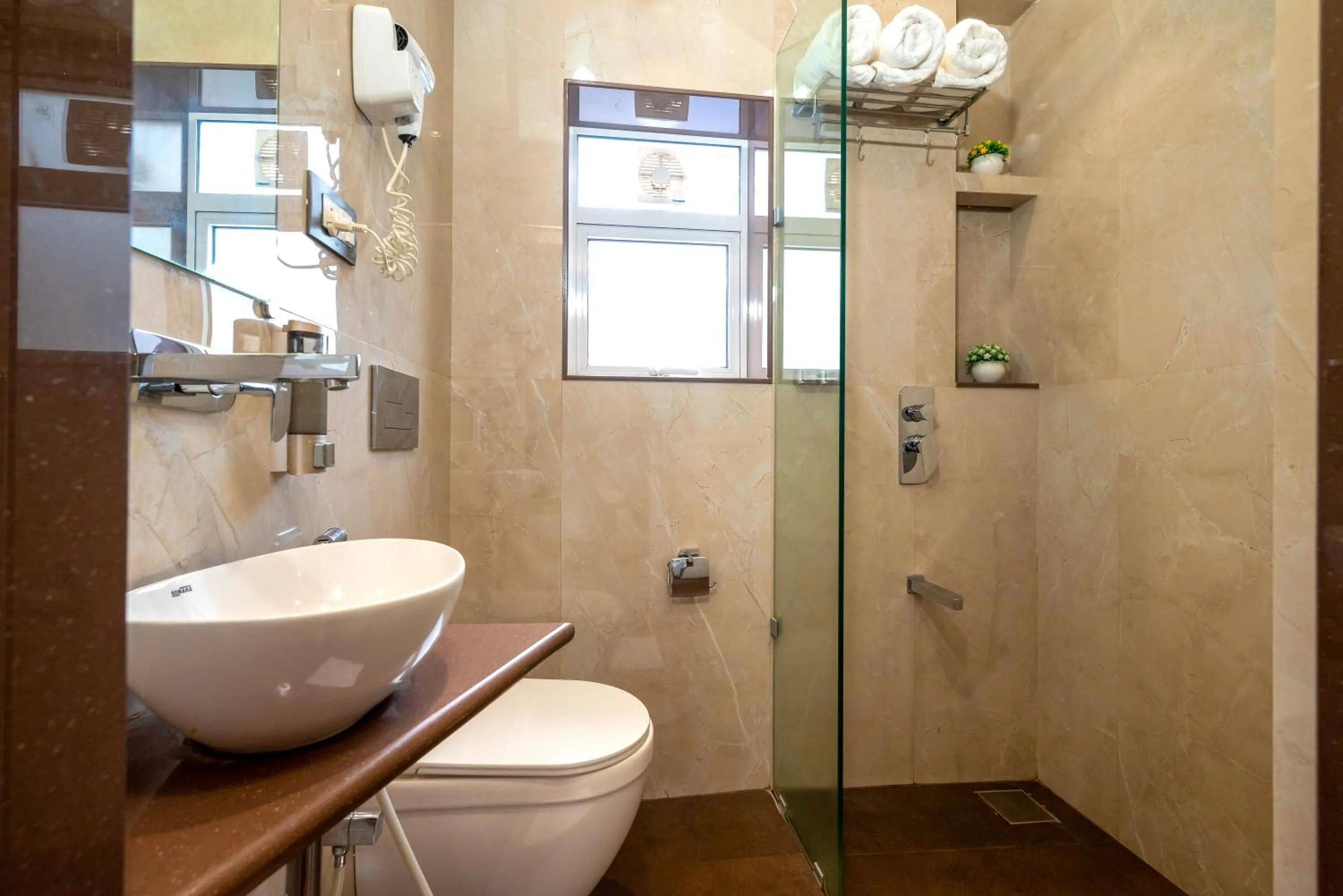 Shower in Hotel Kalpana Palace, Mumbai