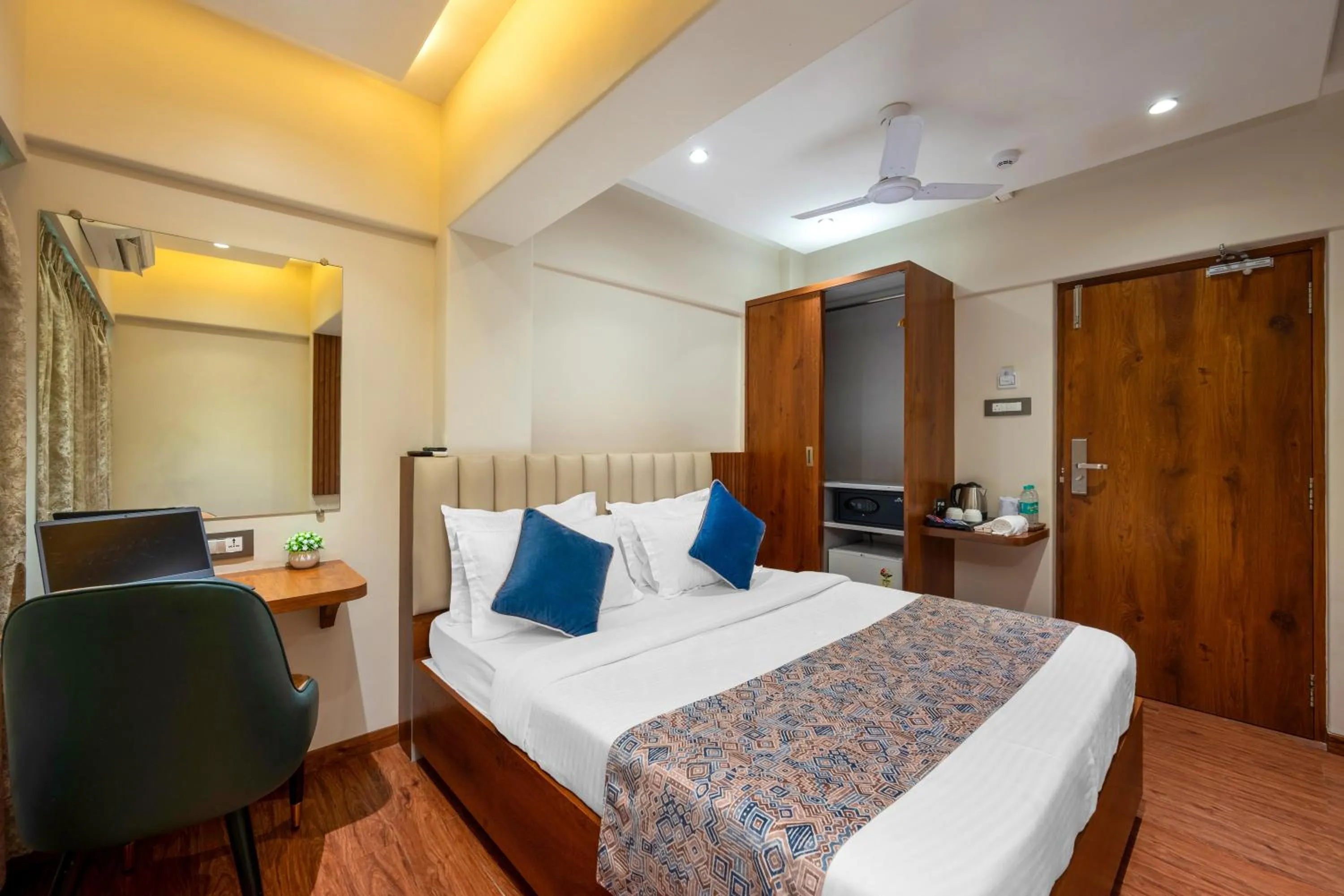 Bed in Hotel Kalpana Palace, Mumbai