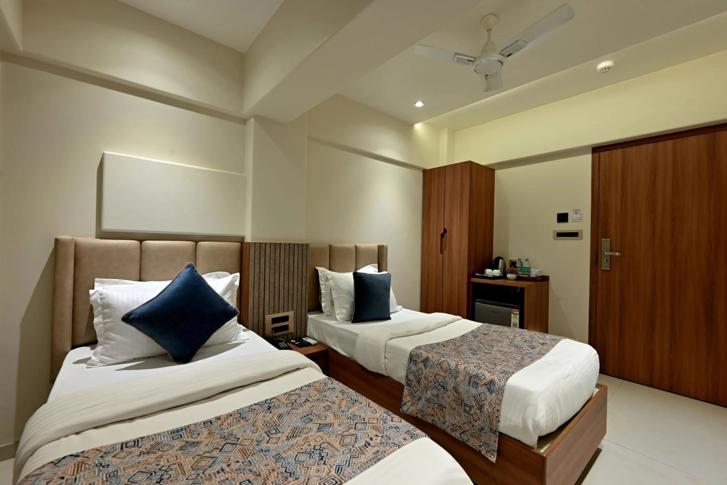 Bed in Hotel Kalpana Palace, Mumbai