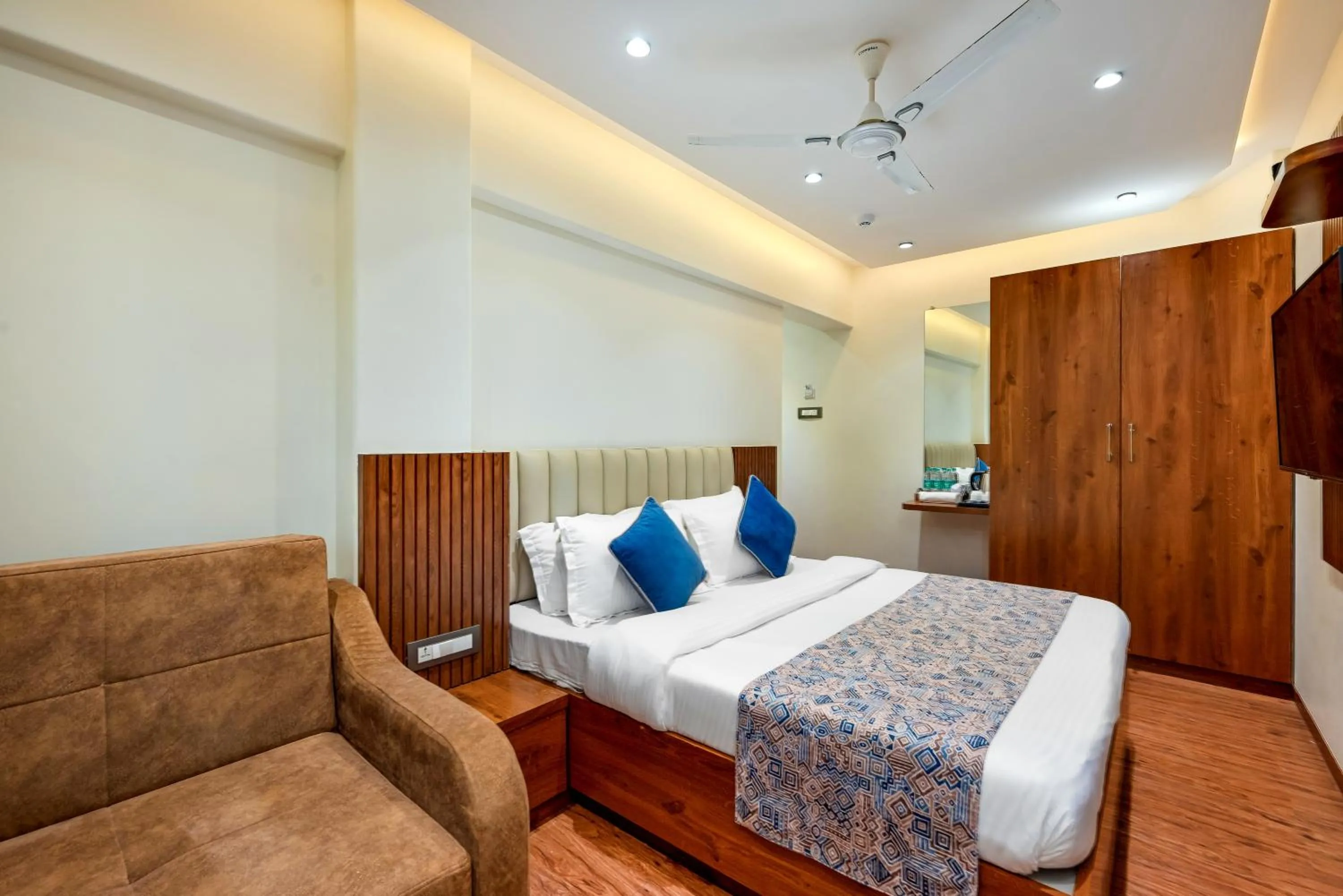 Bed in Hotel Kalpana Palace, Mumbai