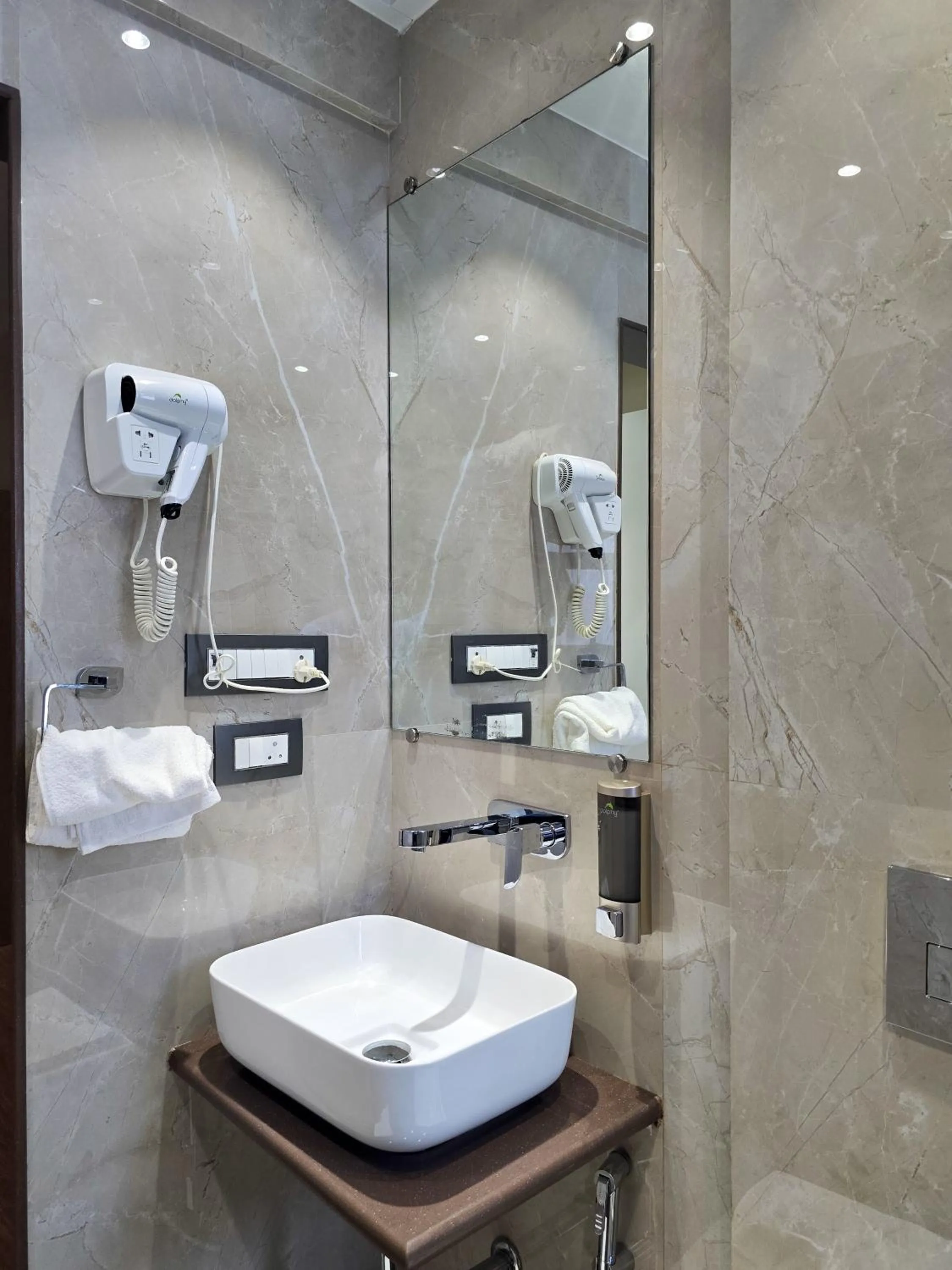 Shower in Hotel Kalpana Palace, Mumbai