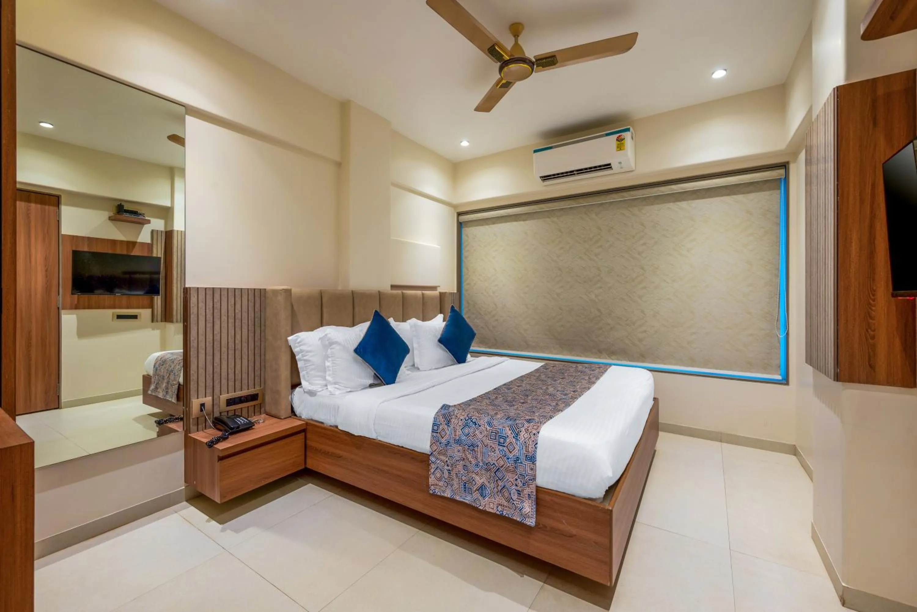 Bed in Hotel Kalpana Palace, Mumbai