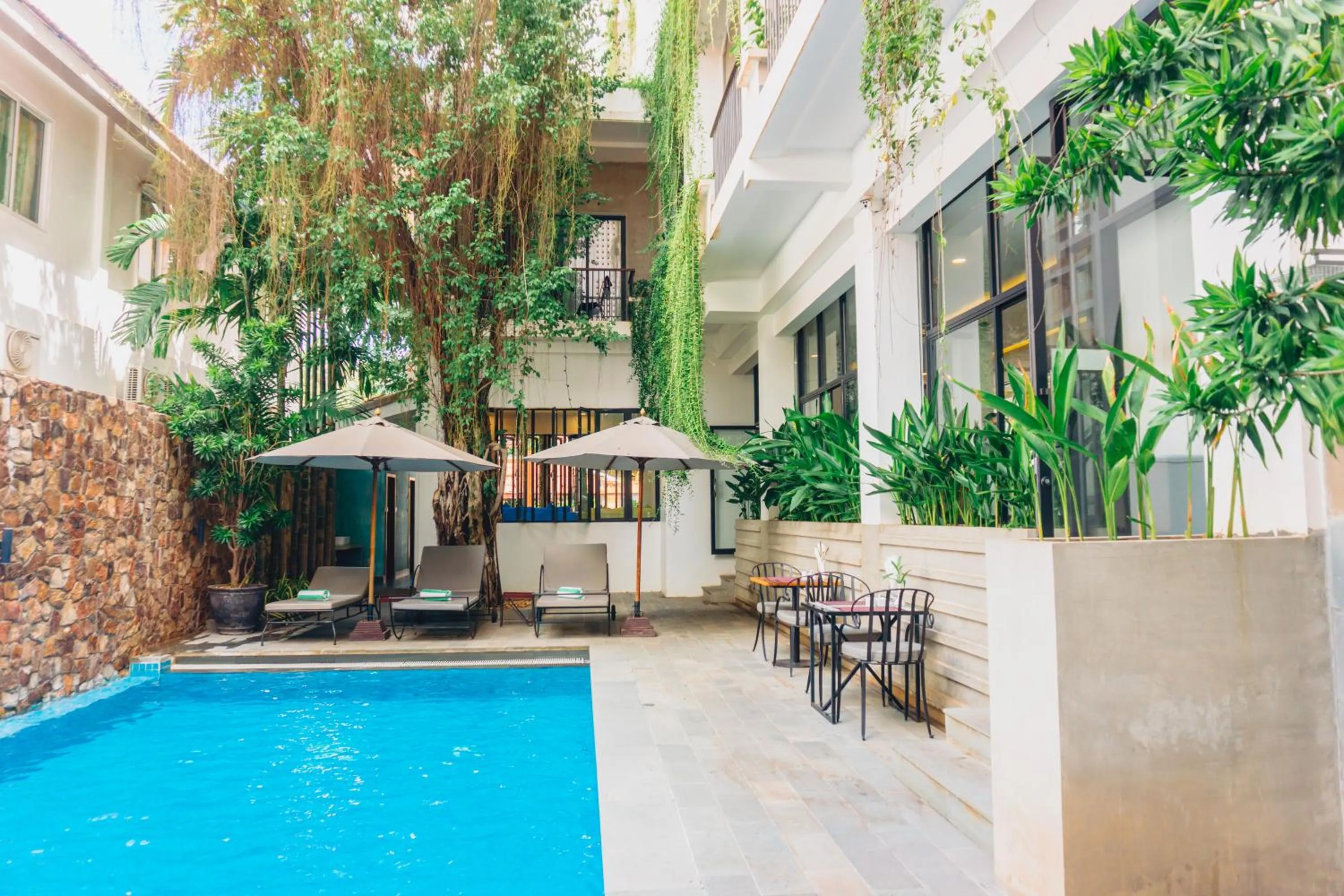 Swimming pool in Angkor Aurora