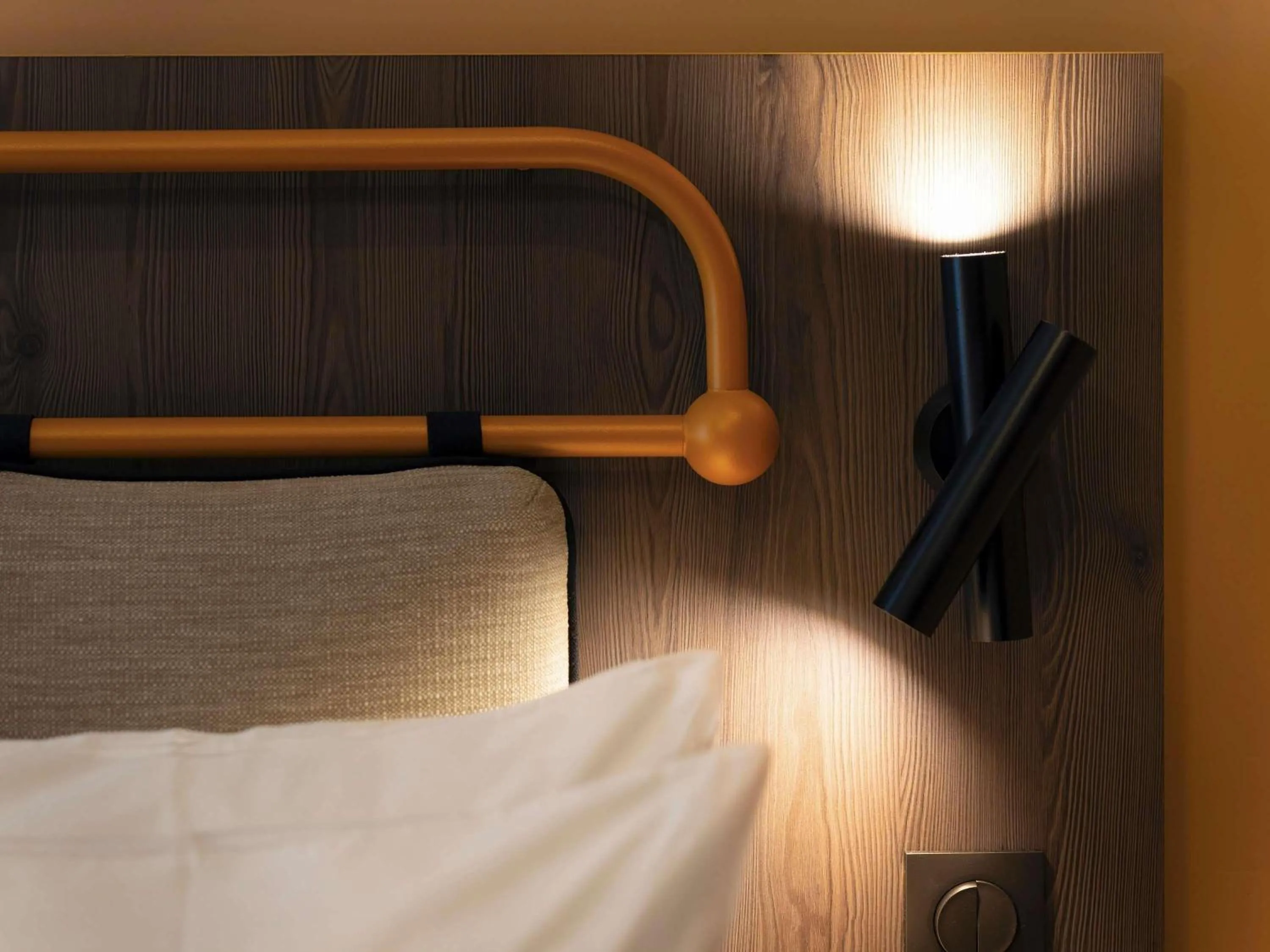 Bedroom, Bed in Grand Hotel des Brotteaux Lyon - Handwritten Collection