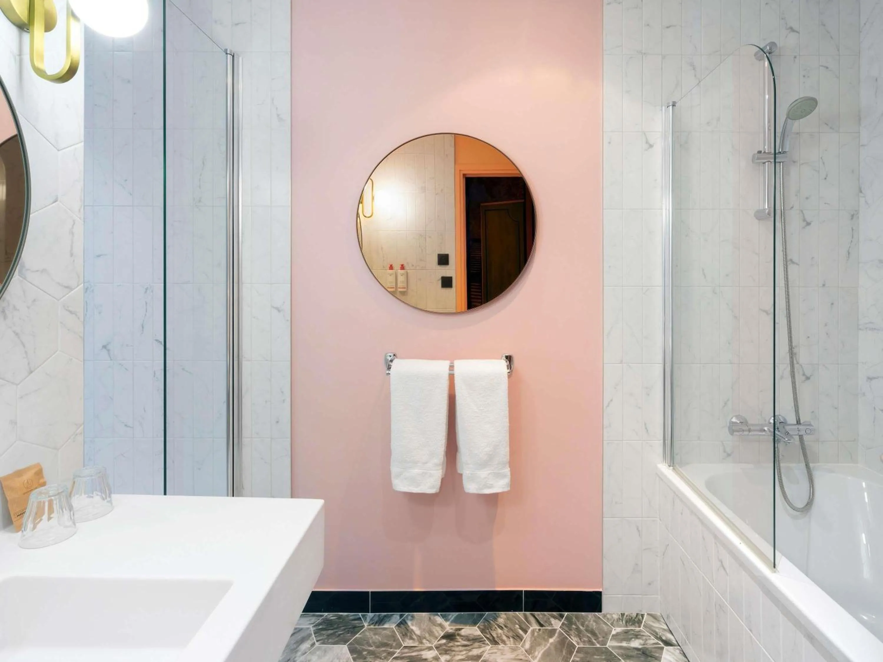 Bedroom in Grand Hotel des Brotteaux Lyon - Handwritten Collection