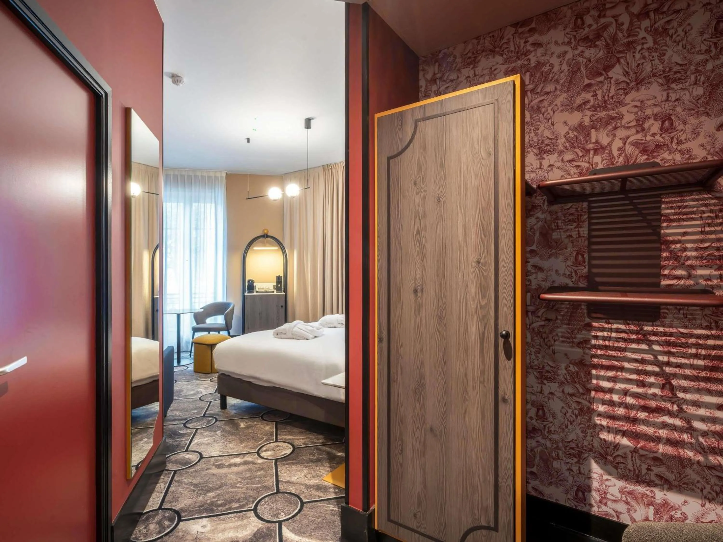 Bedroom, Bed in Grand Hotel des Brotteaux Lyon - Handwritten Collection