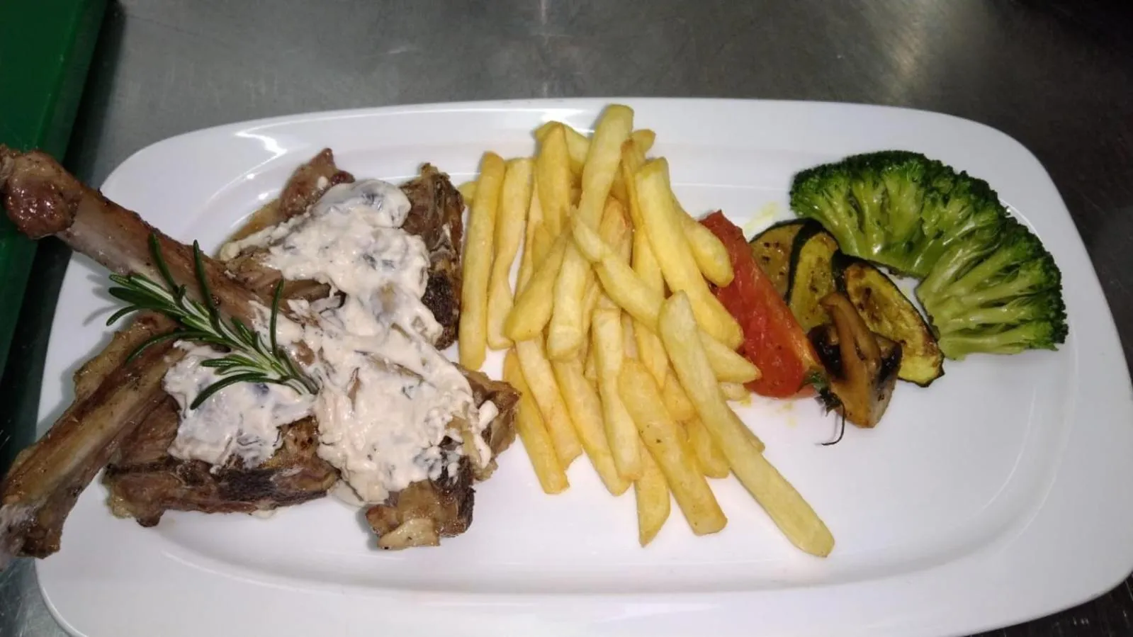 Food and drinks in La Veranda Hotel