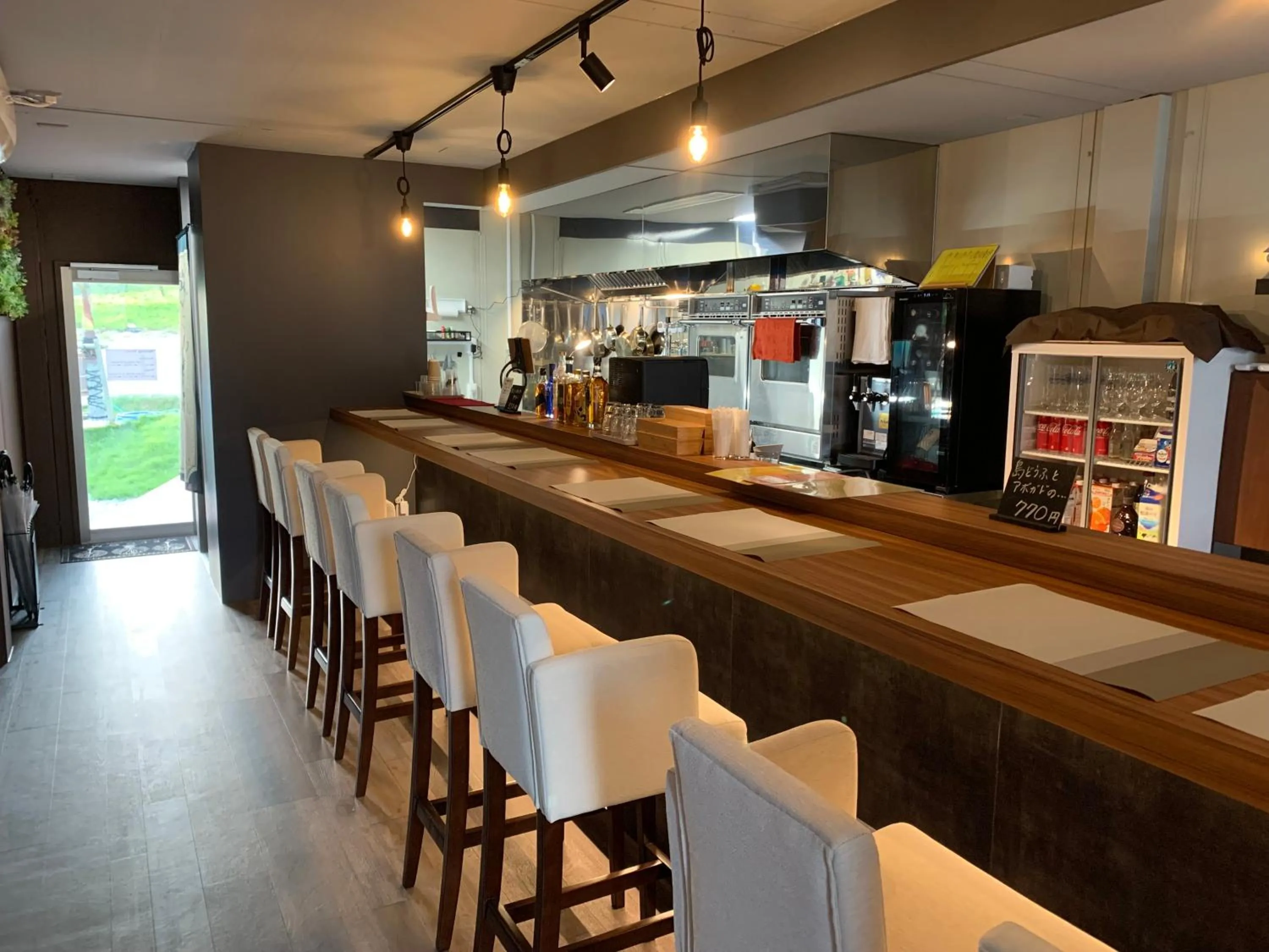 Restaurant/places to eat in Lalamare Kouri