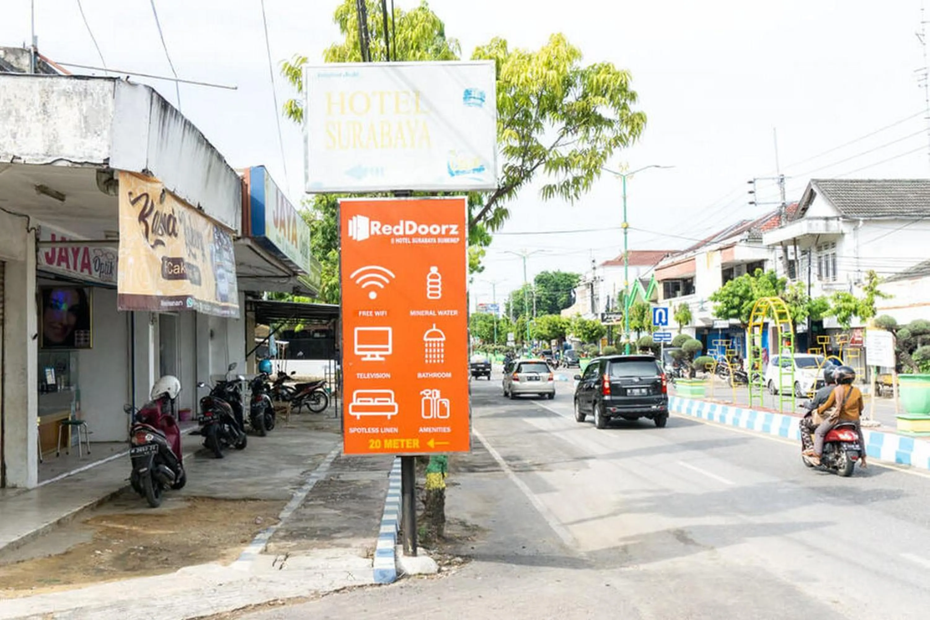 RedDoorz @ Hotel Surabaya Sumenep