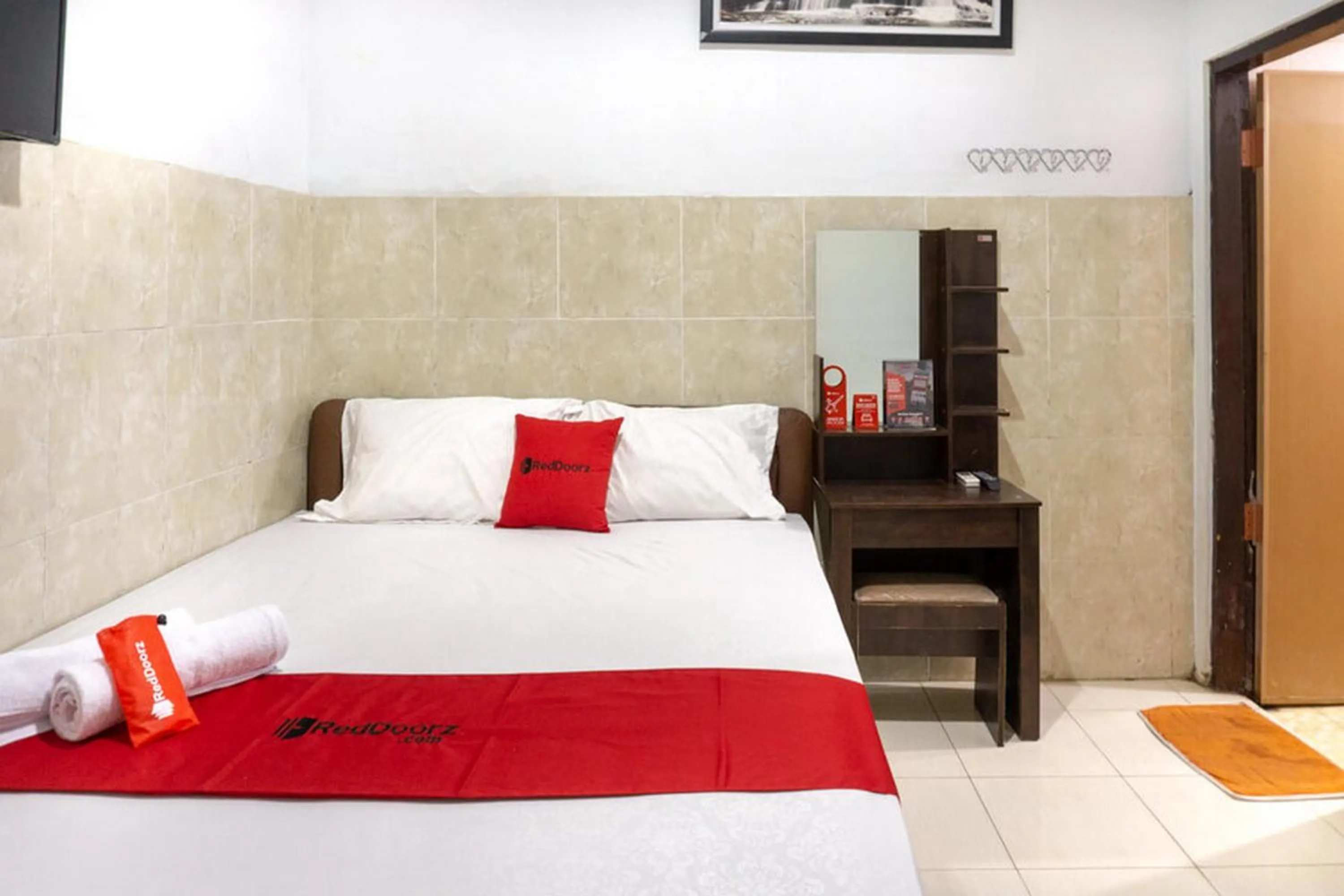 Bed in RedDoorz @ Hotel Surabaya Sumenep
