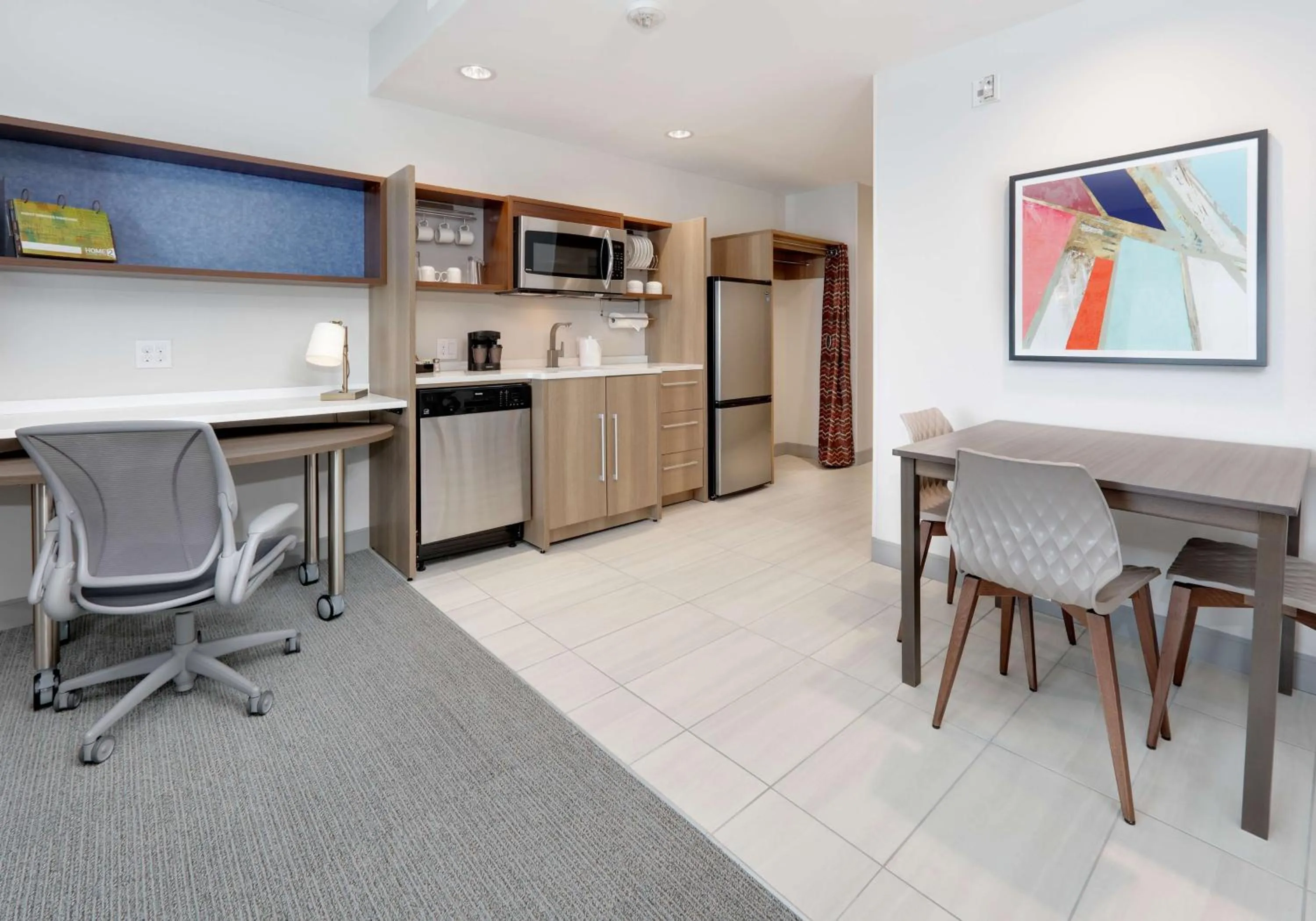 Kitchen or kitchenette in Home2 Suites By Hilton Euless Dfw West, Tx