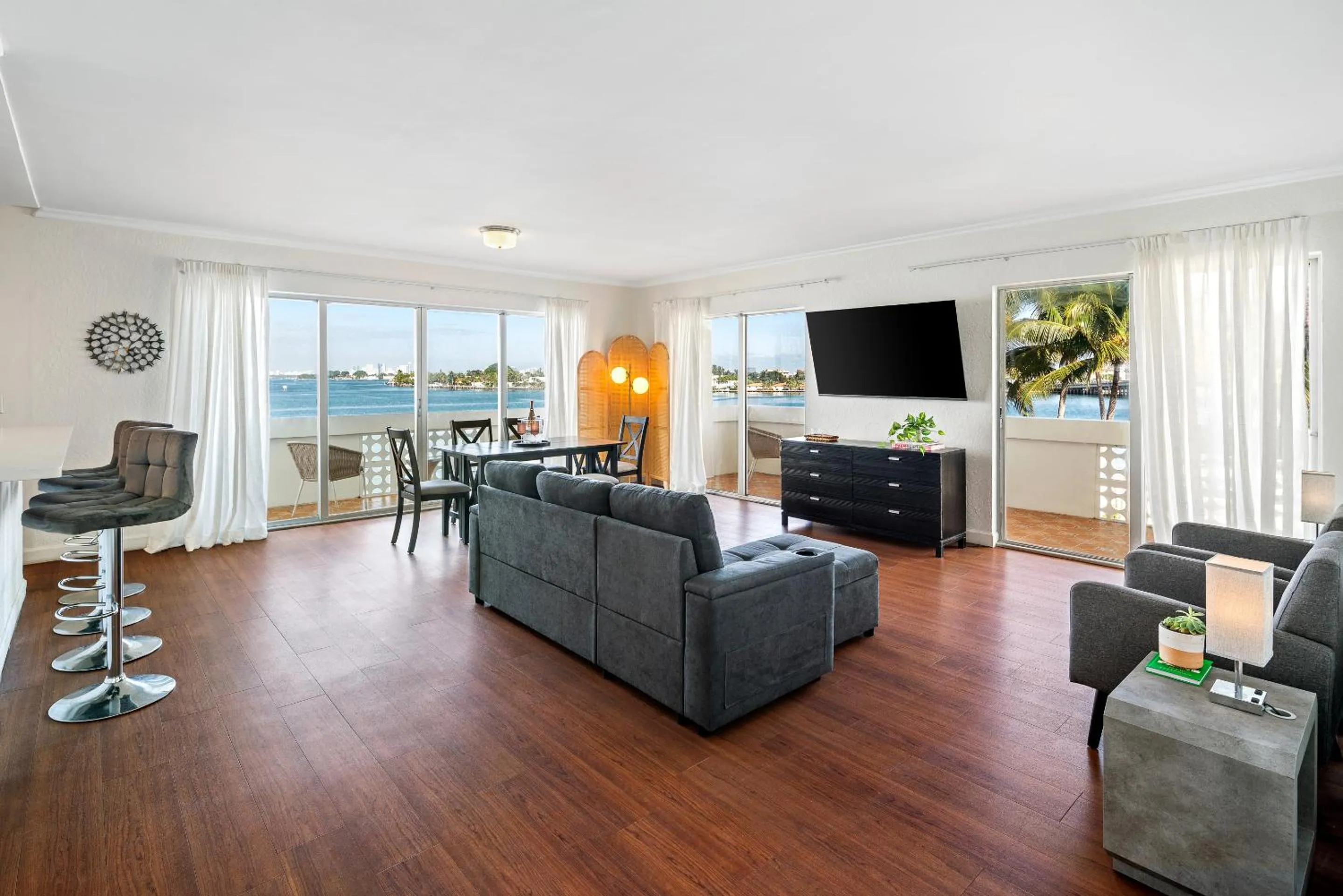 Living room in Palm Tree Club Miami