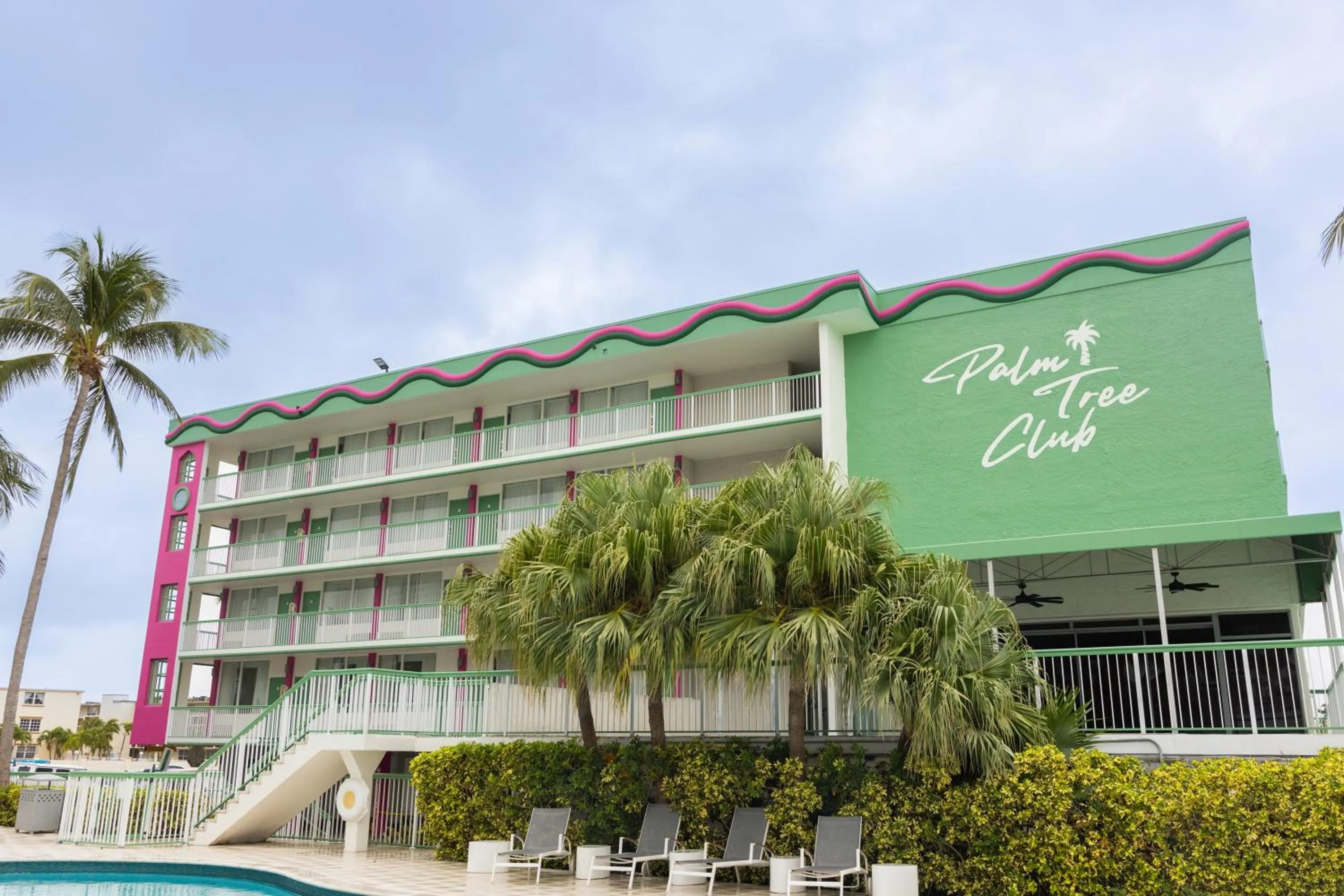 Property building in Palm Tree Club Miami