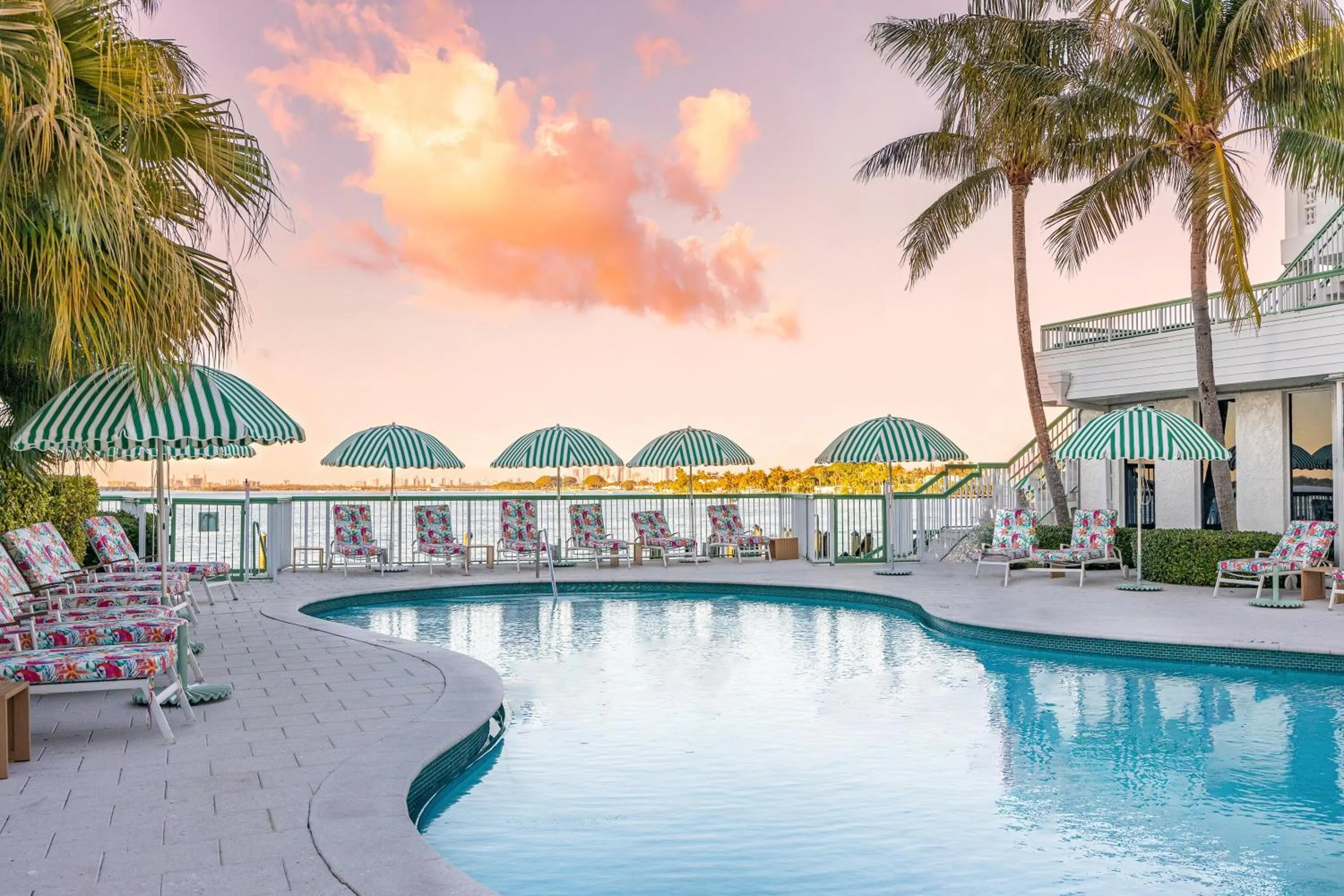 Swimming pool in Palm Tree Club Miami