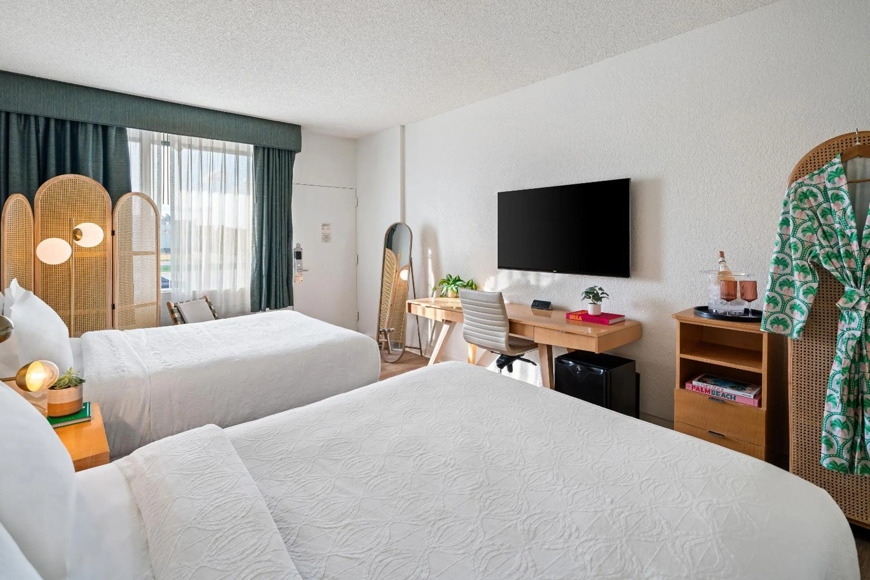 Bed in Palm Tree Club Miami