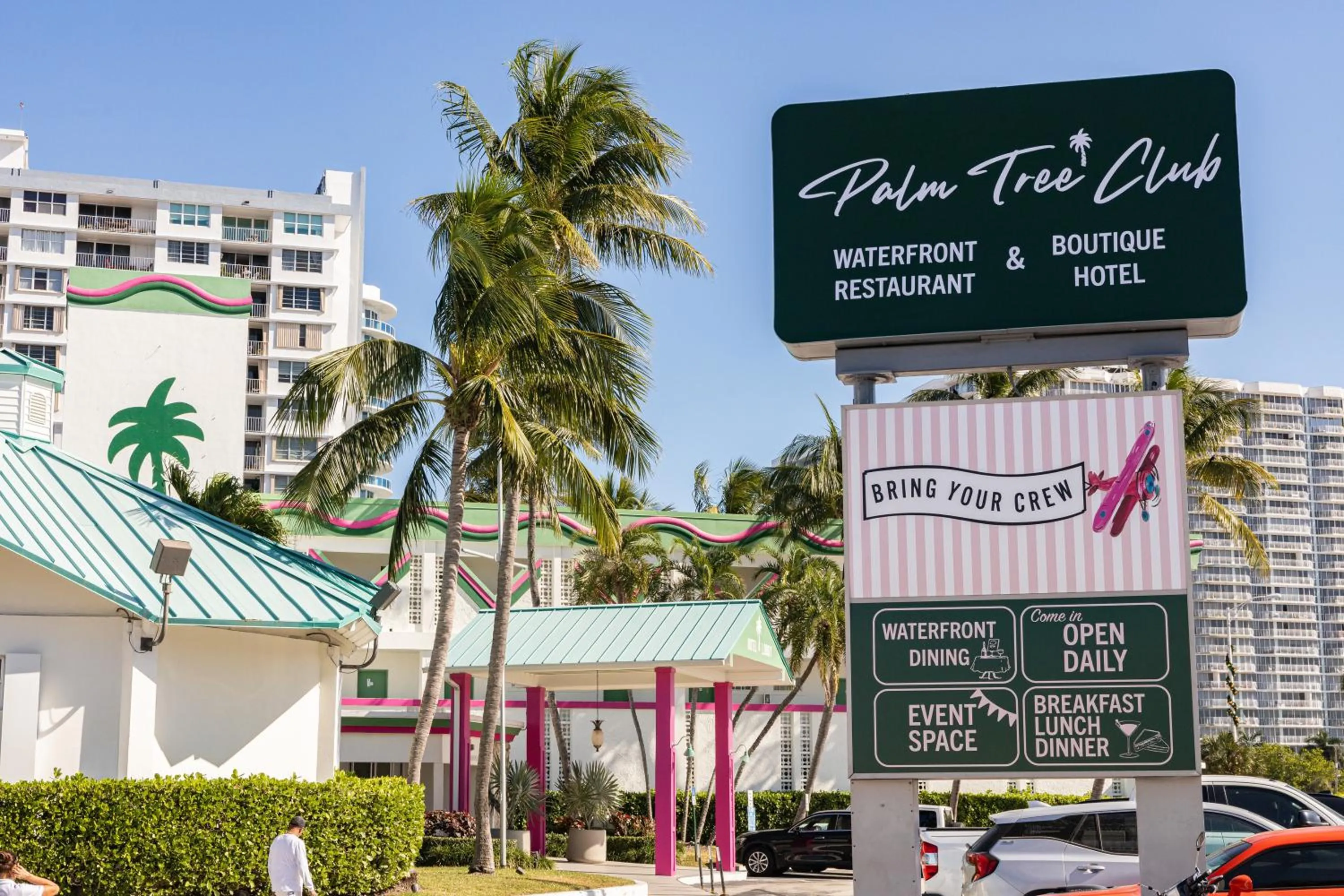 Facade/entrance in Palm Tree Club Miami
