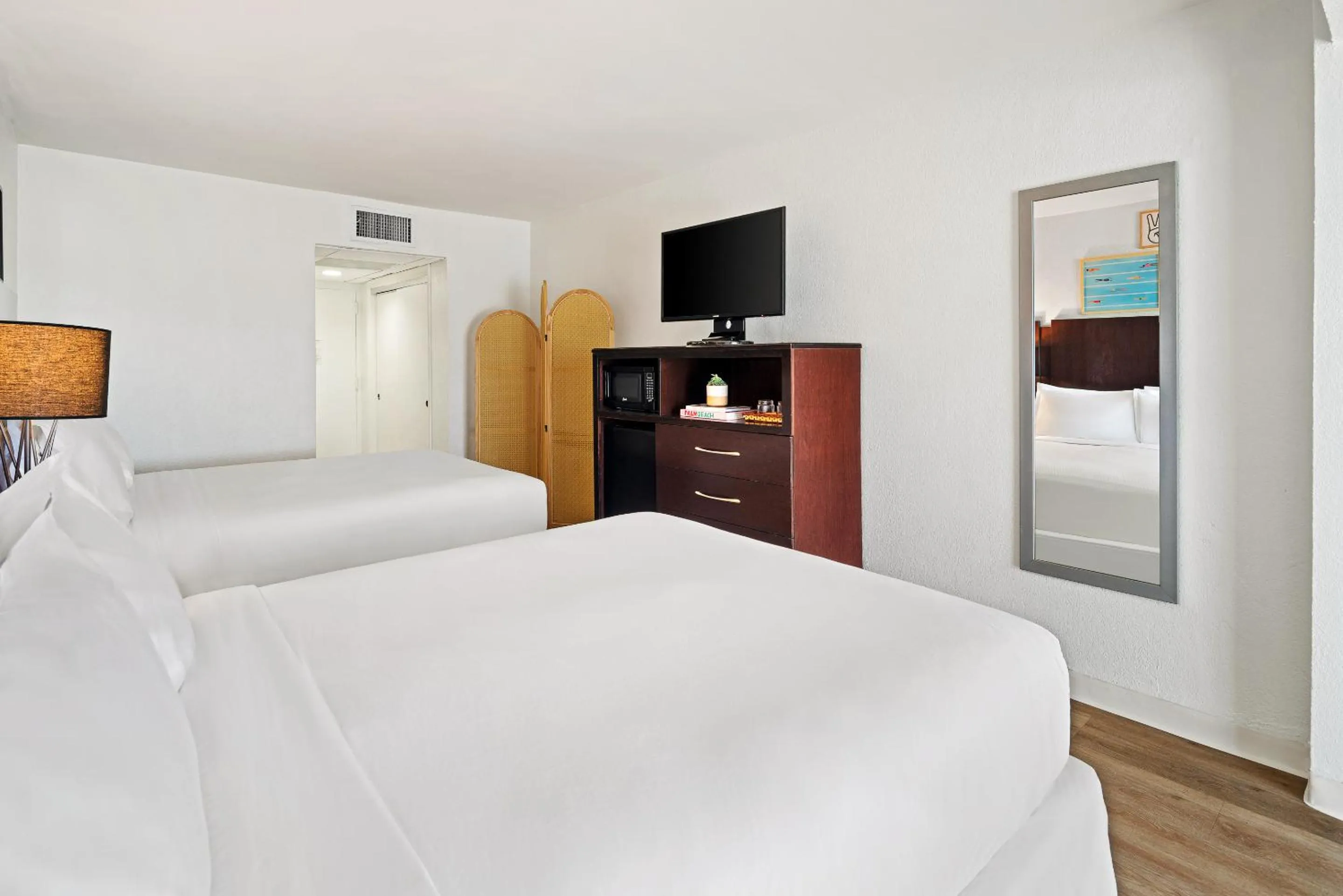 Bed in Palm Tree Club Miami