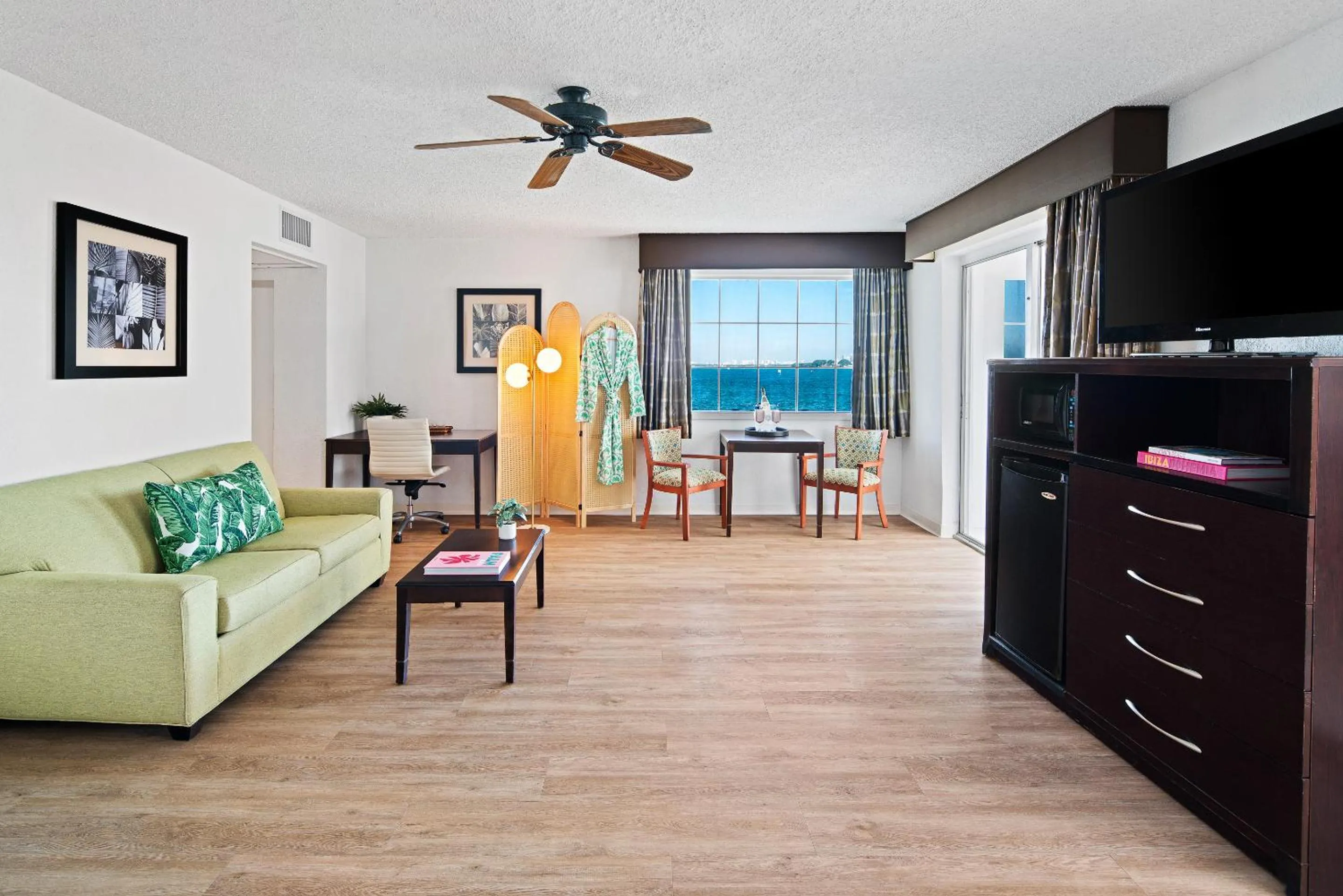 TV and multimedia in Palm Tree Club Miami