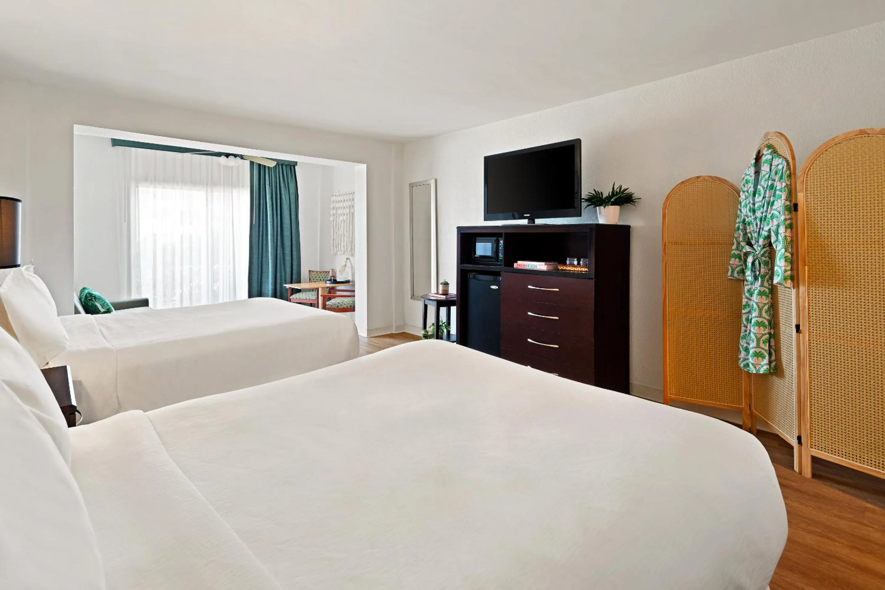 Bed in Palm Tree Club Miami