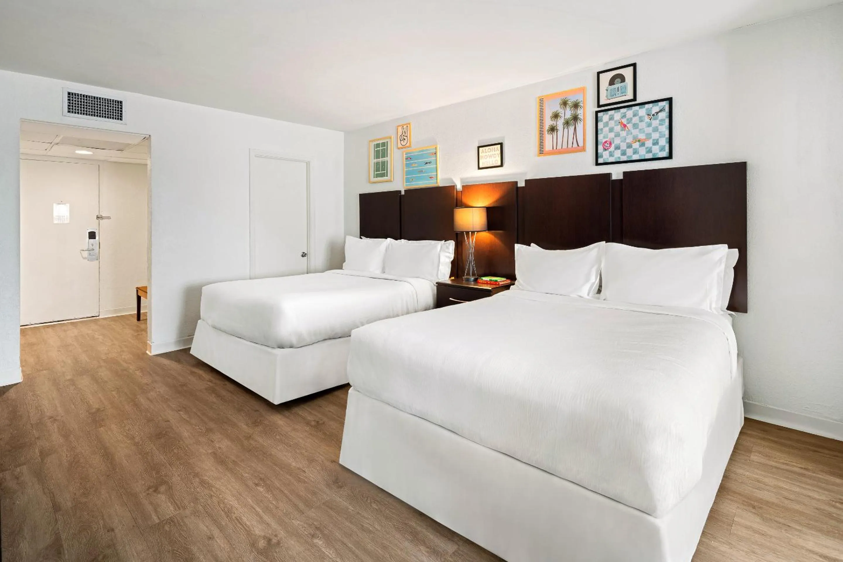 Bed in Palm Tree Club Miami