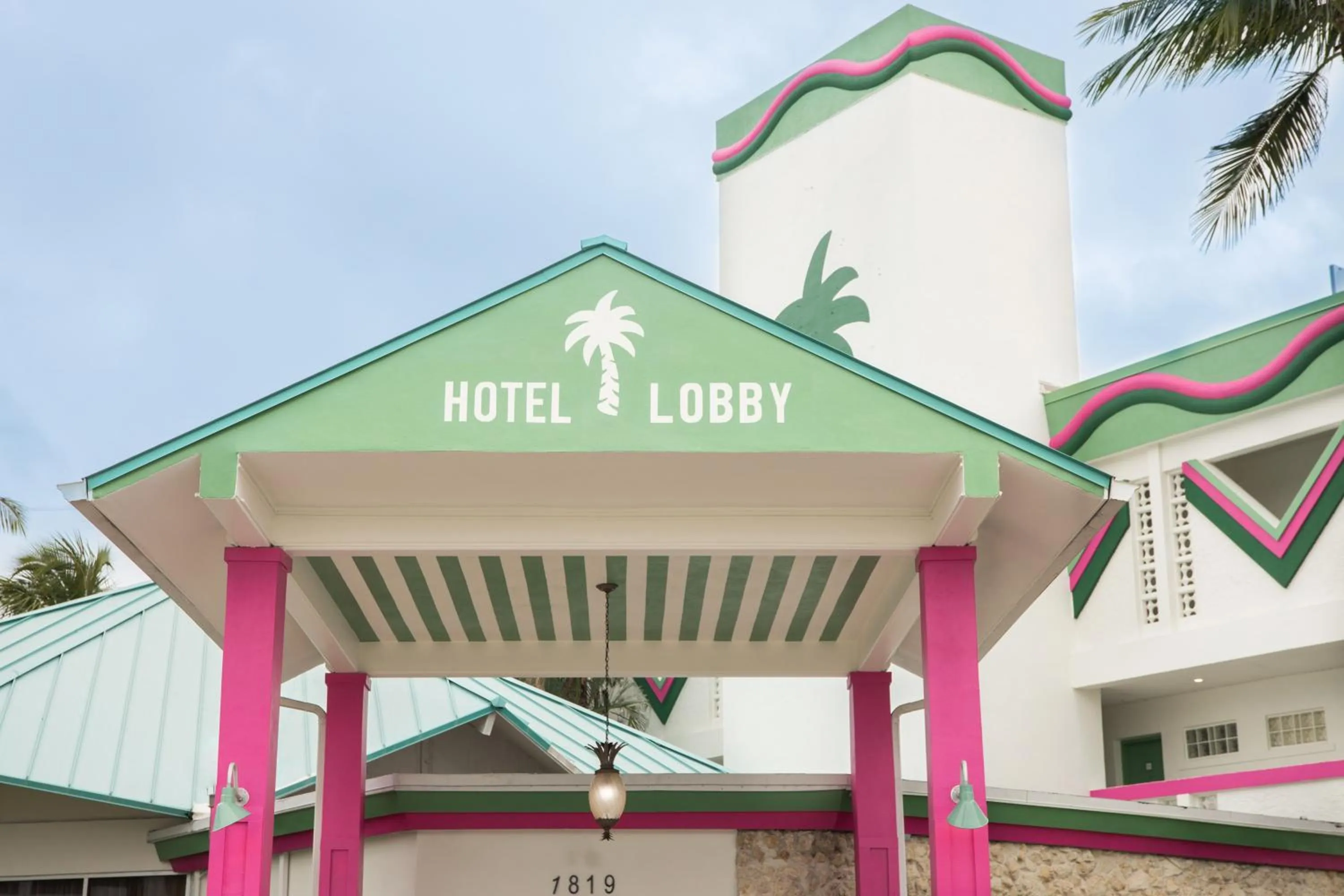 Property building in Palm Tree Club Miami