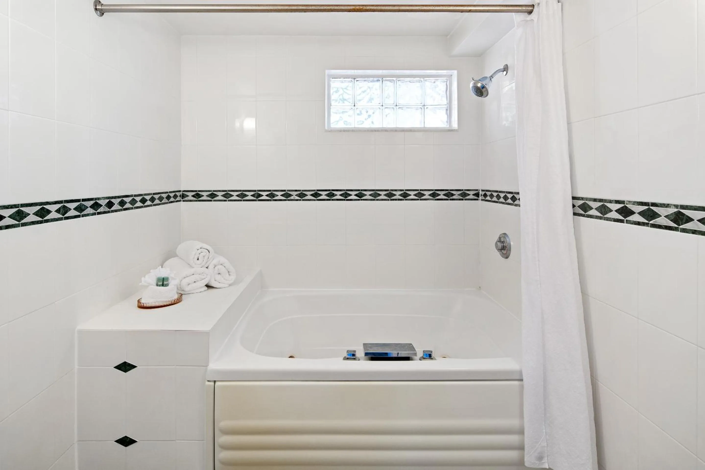 Shower in Palm Tree Club Miami