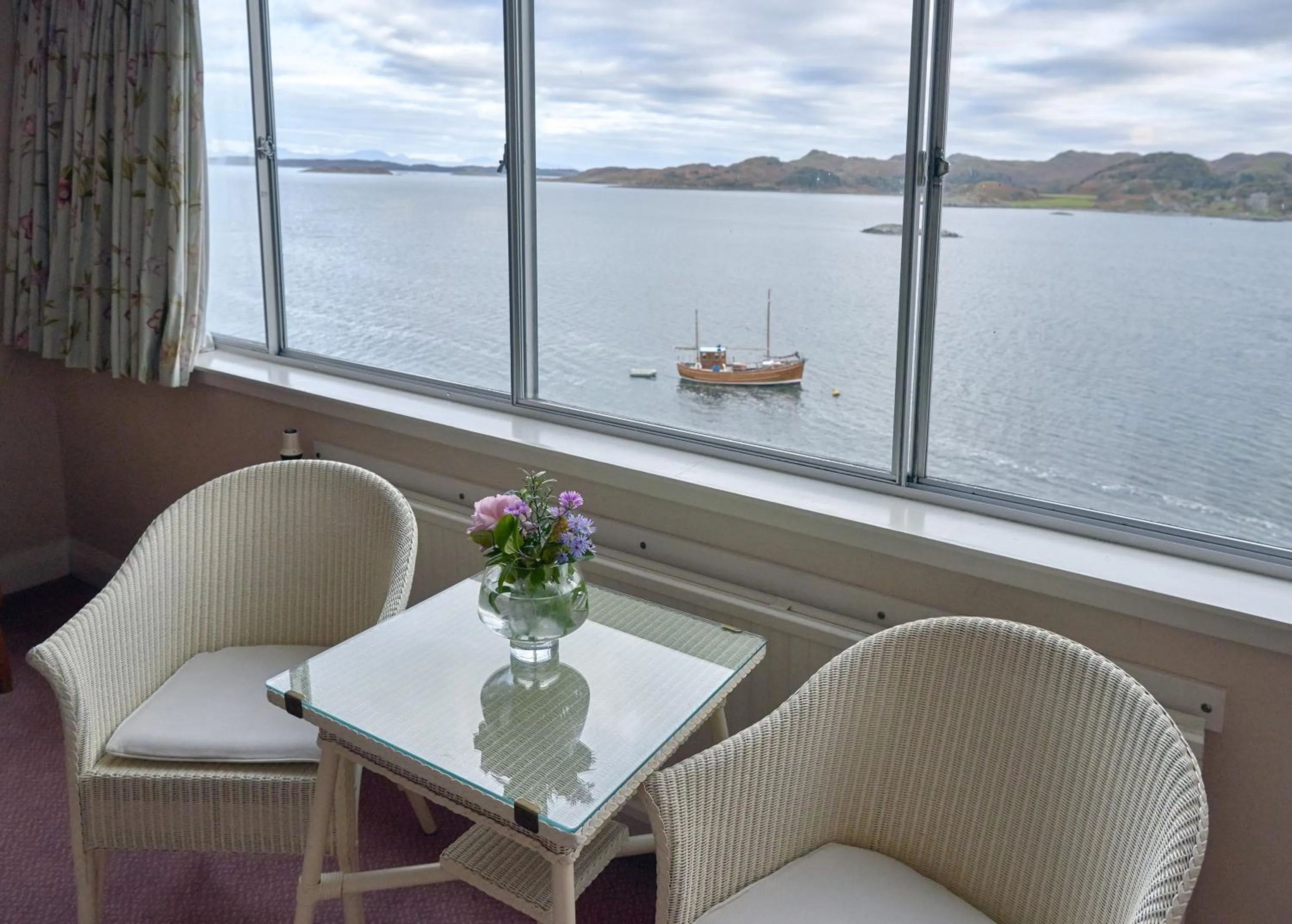 Mountain view in Crinan Hotel