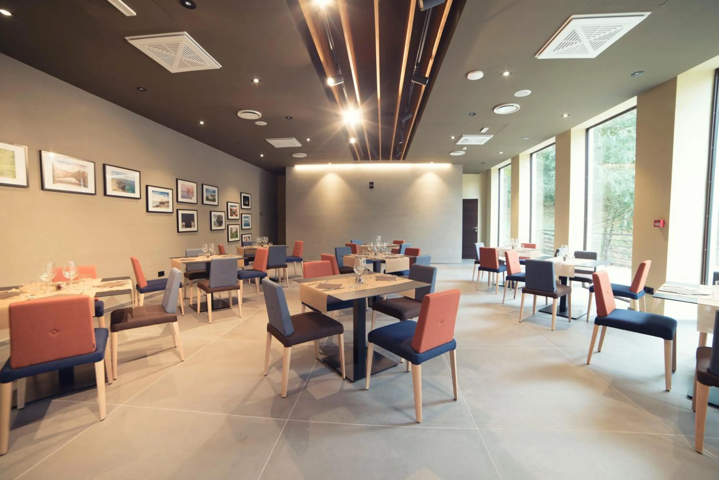 Restaurant/places to eat in Elda Hotel